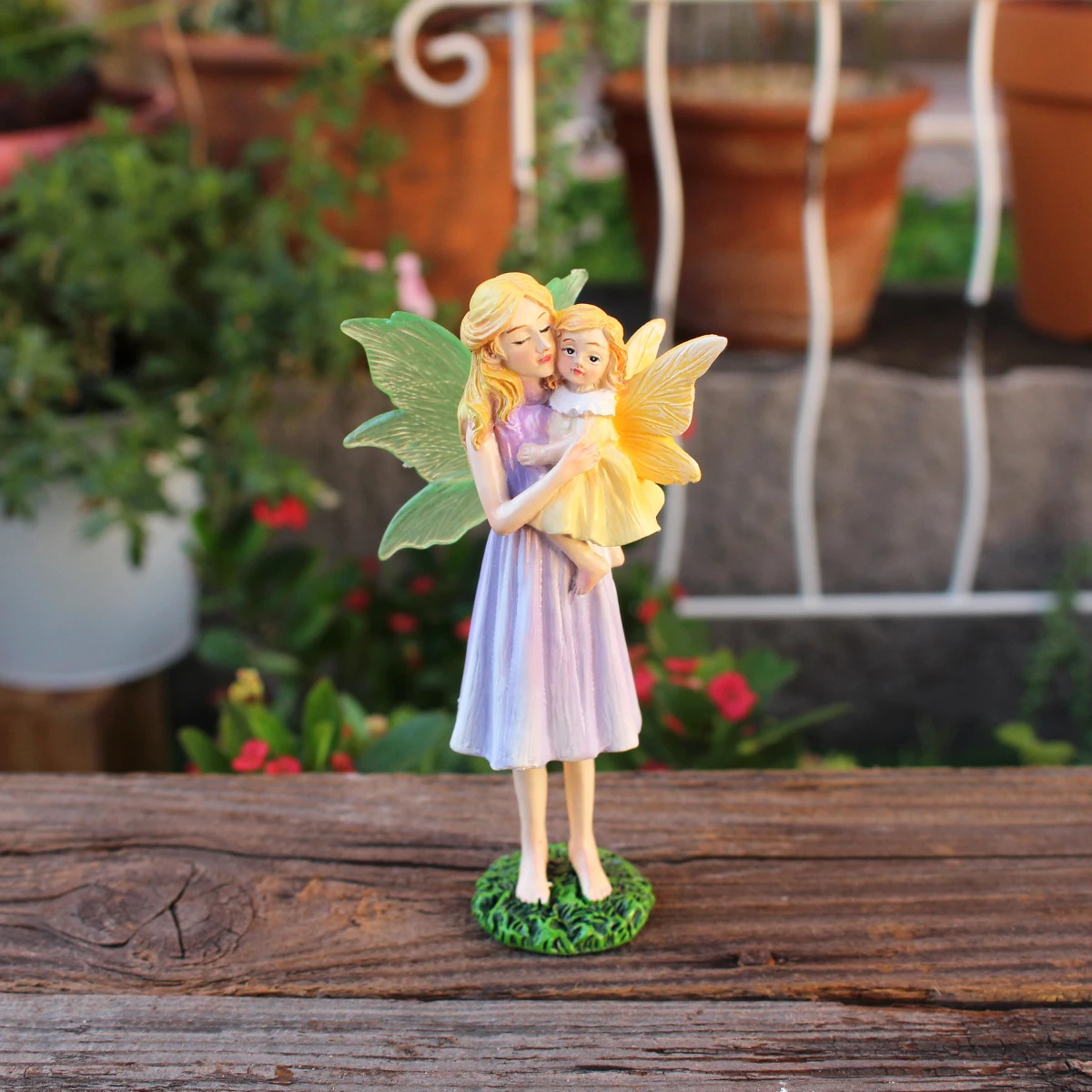 1pc Warm Mother Daughter Flower Fairy Resin Statue Flower Fairy Mother Embracing Girl Spring Parent Child Time Ornament