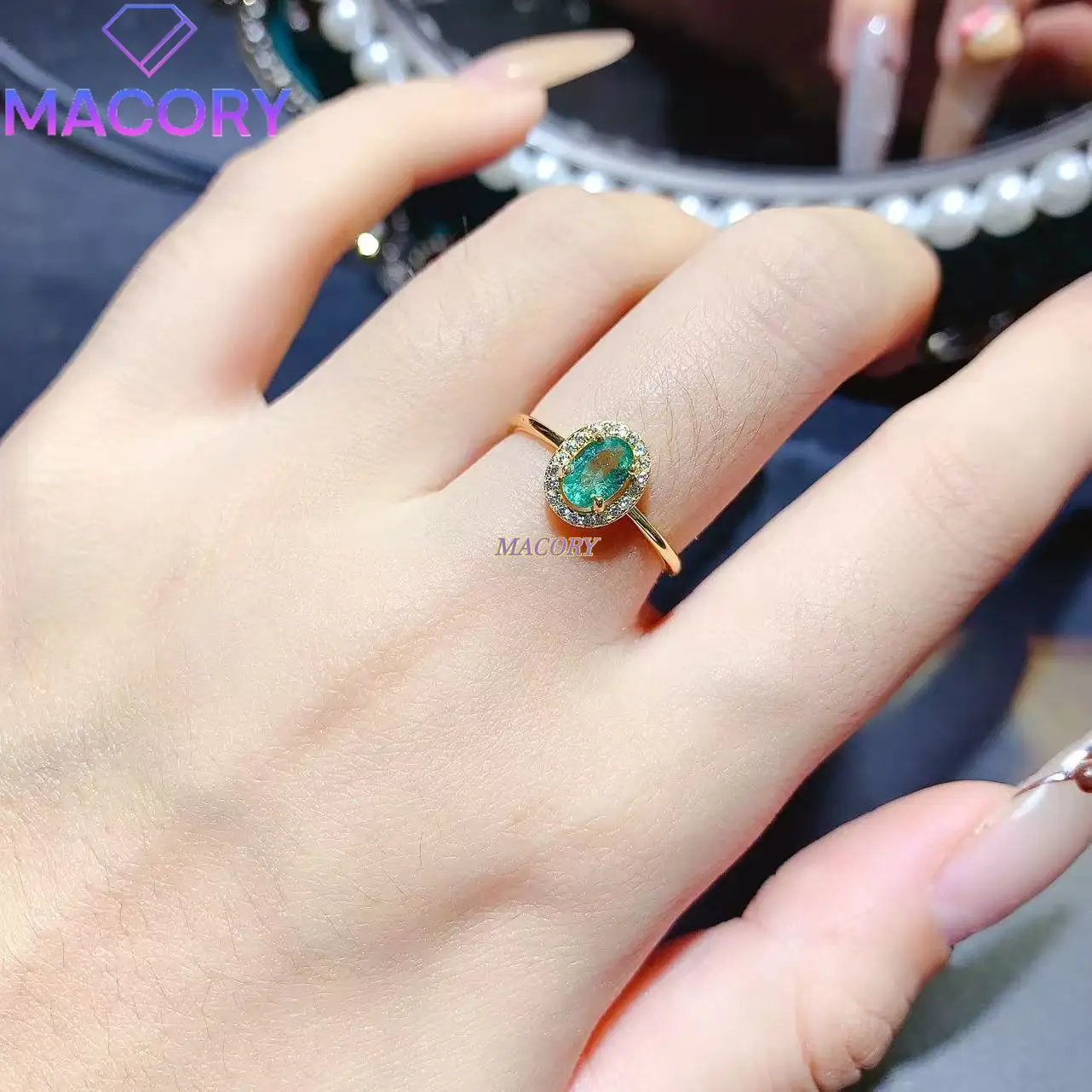 

New emerald ring for women, made of 925 sterling silver, luxurious birthday gift, elegantly set with certification