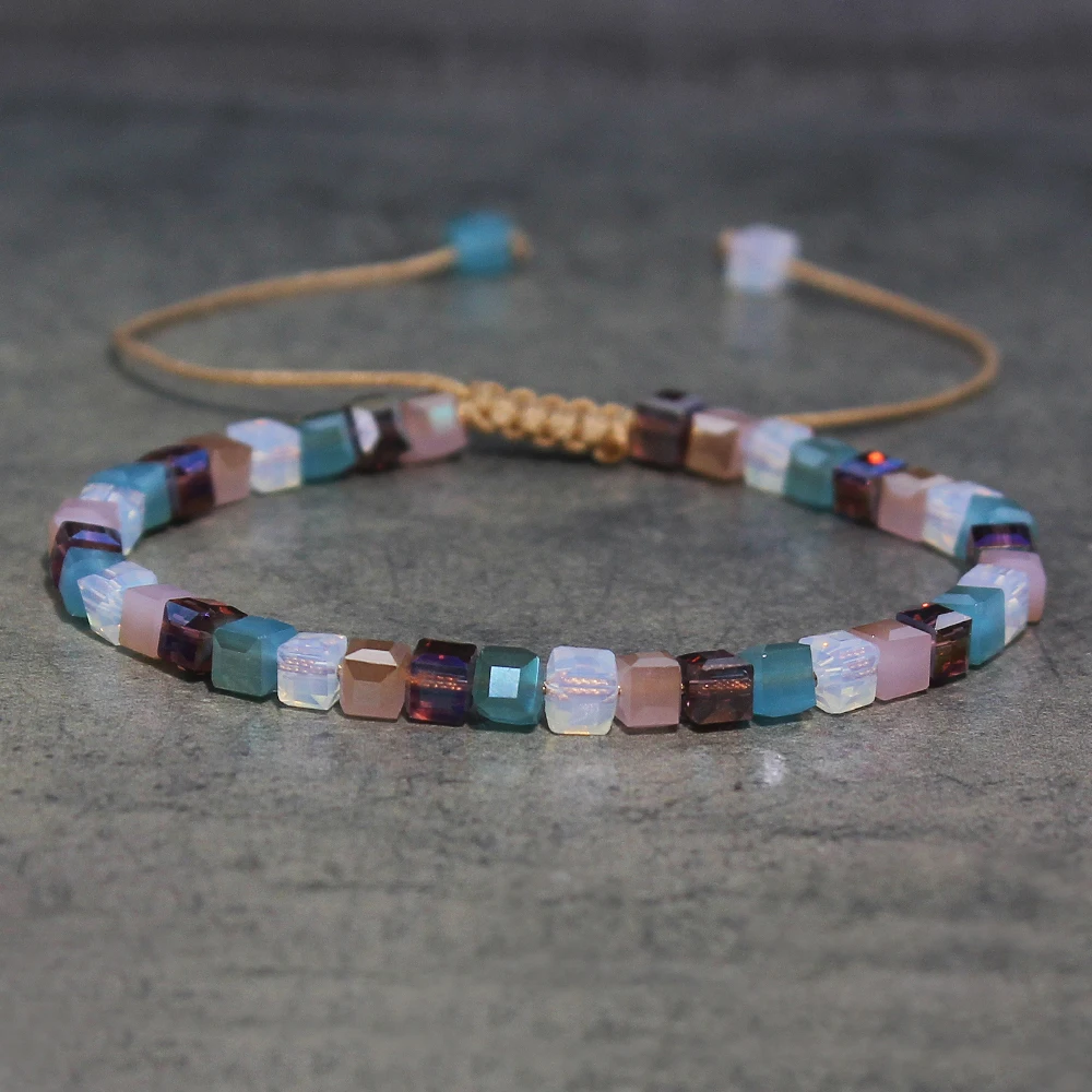 1 Stück heiß verkauftes Naturstein-Kristall-Armband mit vierfarbigen quadratischen Perlen