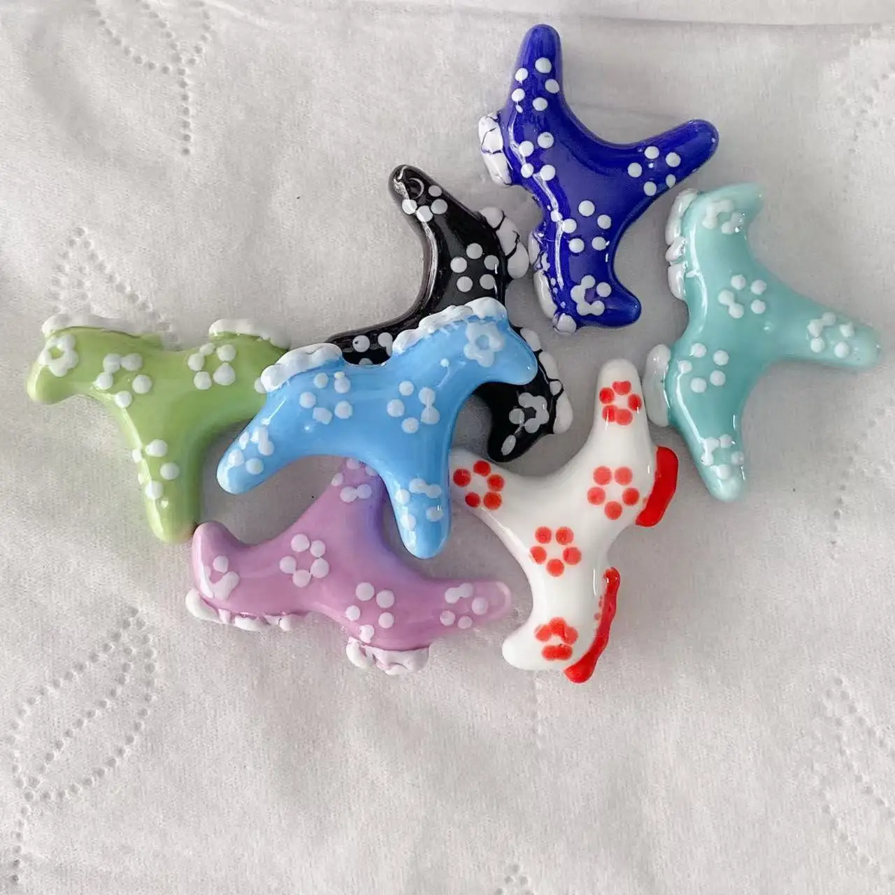 2pcs 31mm Hand-Painted Horse-Shaped Ceramic Beads Are Used For DIY Jewelry Making Bracelets, Earrings, Necklaces Accessories.