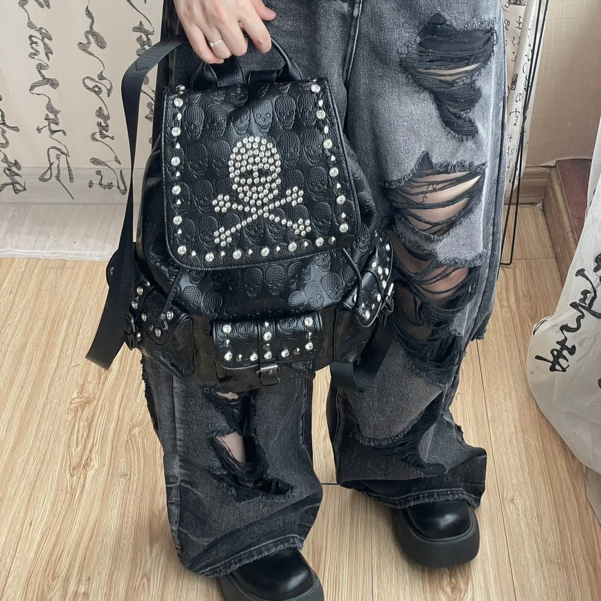 2024 DIY rivet skull pattern backpack Punk motorcycle PU leather skull rivet studded diamond women's backpack