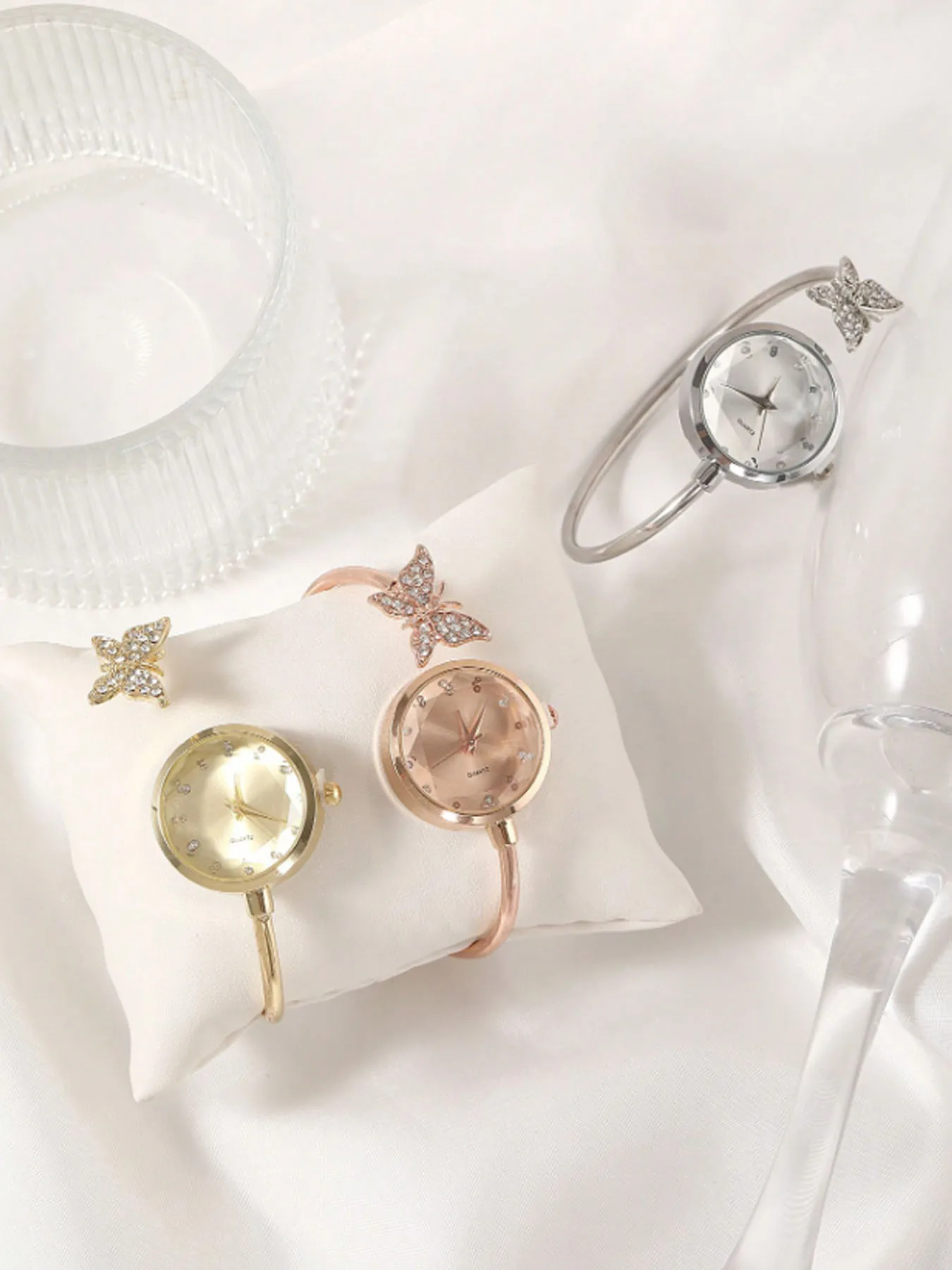 Butterfly bracelet watch, a niche, lightweight luxury high-end women's wristwatch with a small, open-style jewelry design