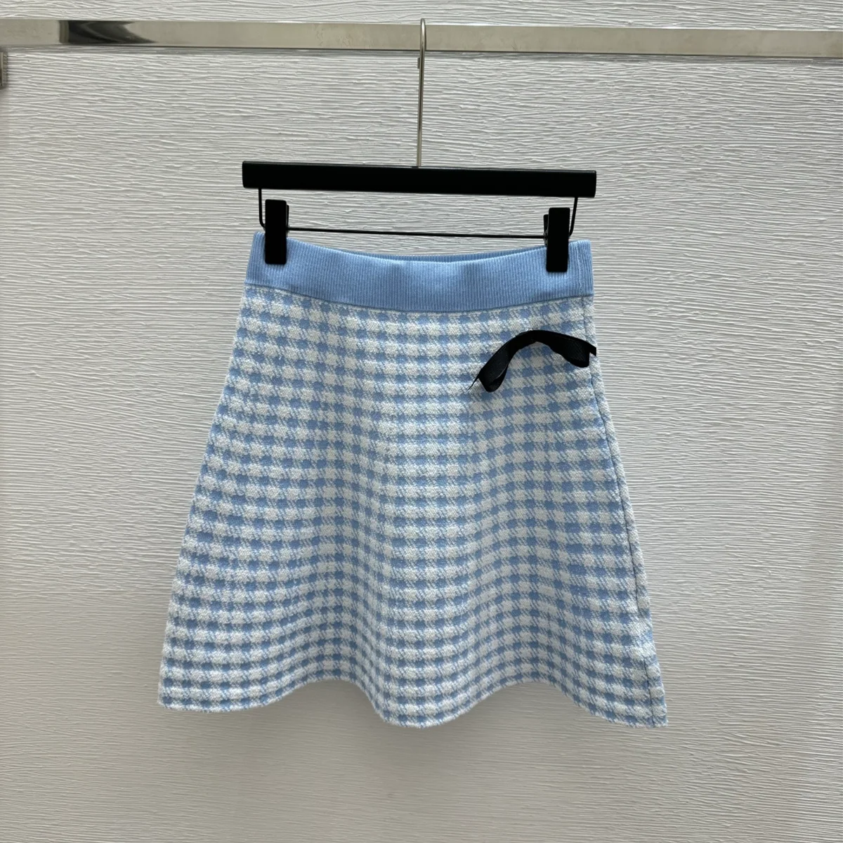2026 high-quality women's plaid knitted A-line short skirt with high waist and black bow decoration, sweet and sweet--hb801