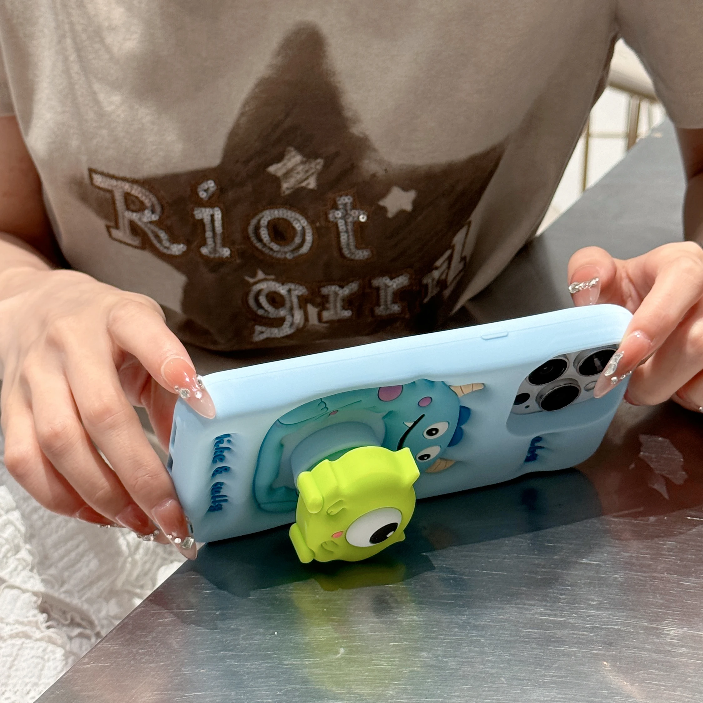 Niedliche Cartoon-Sulley-Monster-Hülle, weiche Silikon-Halterung für iPhone 15 14 Plus 13 12 11 Pro Max – Detail 6