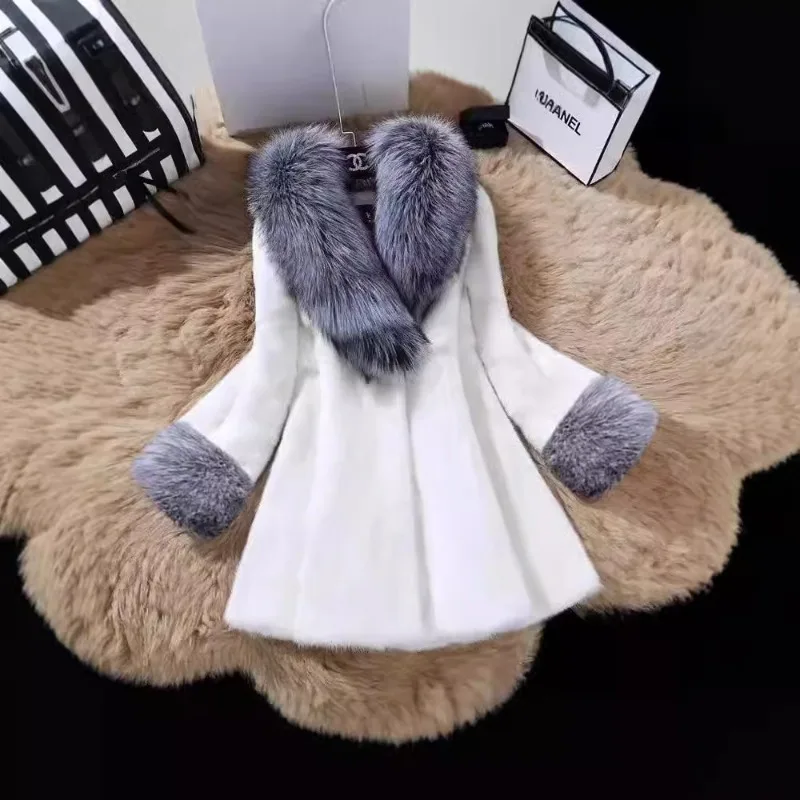 Abrigo de piel sintética de otoño-invierno para mujer de longitud media elegante y adelgazante con un diseño ajustado y abrigo de piel gruesa con cuello de piel para mujer