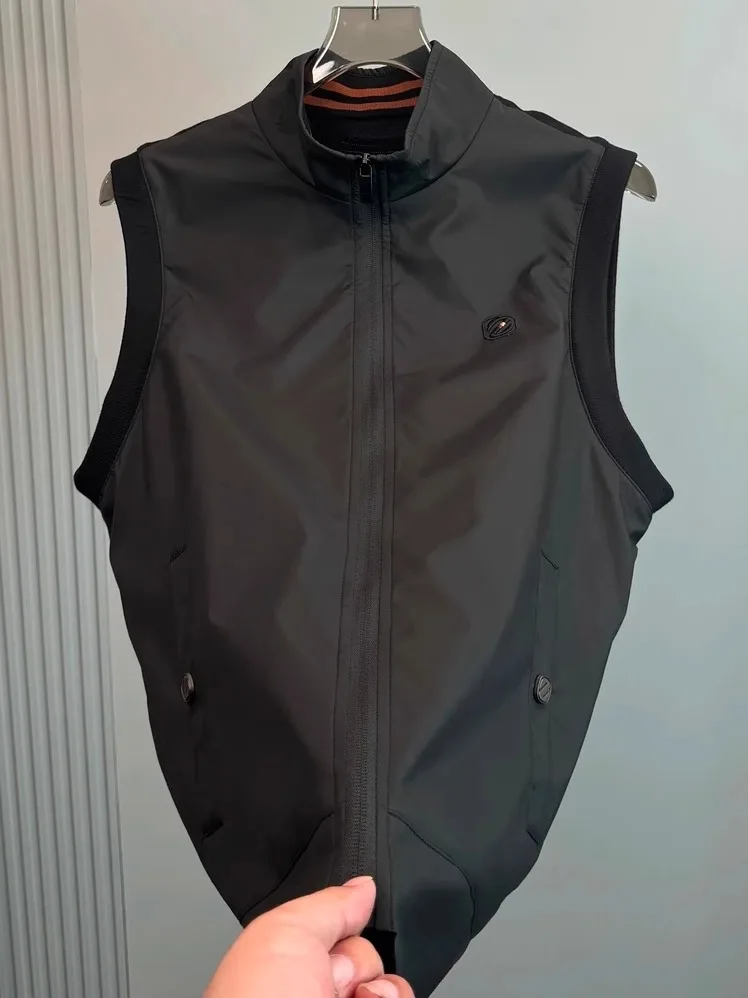 

Новинка: Мужской легкий, удобный, универсальный жилет с воротником-стойкой для осени и зимы. Модный, трендовый, высококачественный.