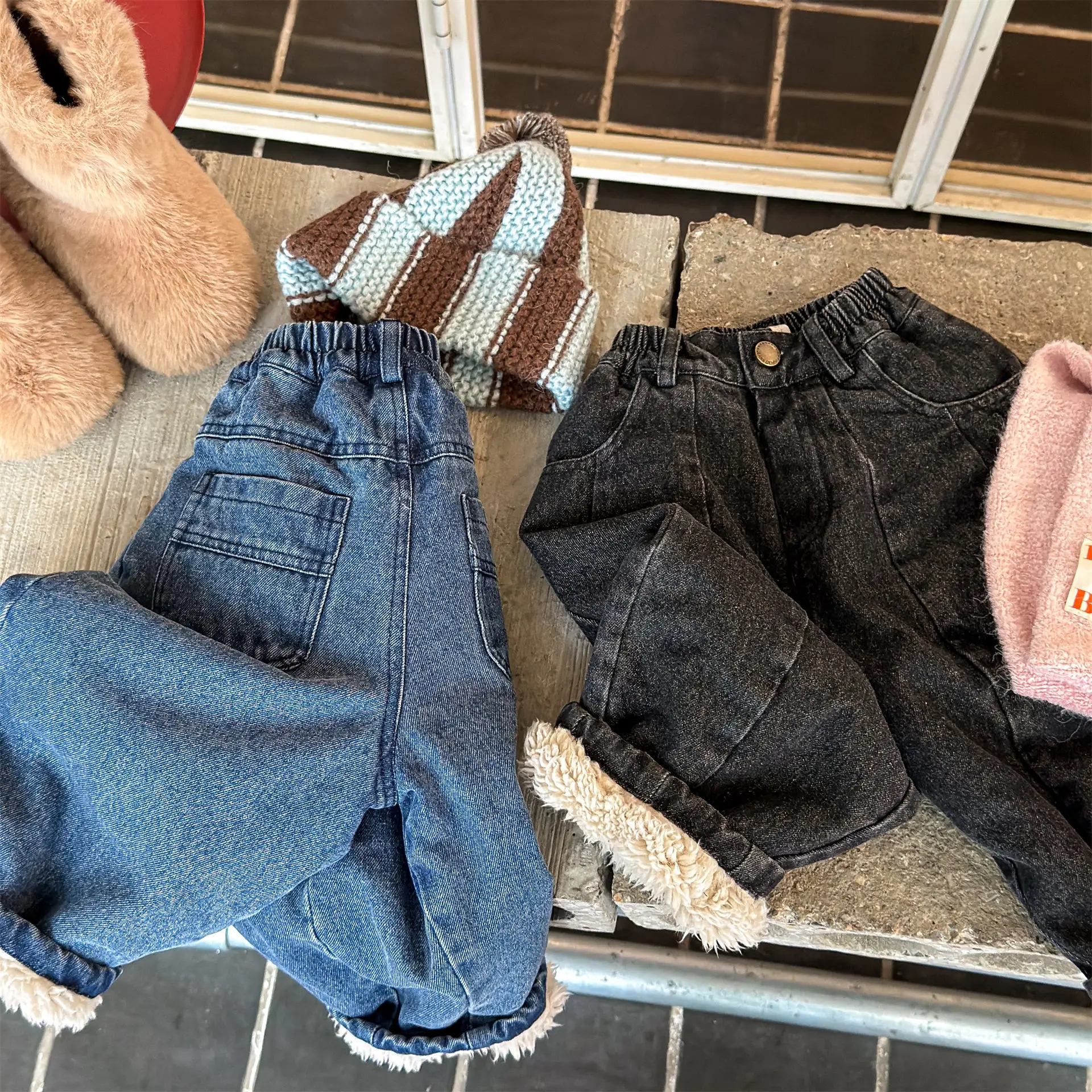 2025 شتاء جديد الأطفال الصوف سراويل جينز الأولاد سراويل تقليدية فضفاضة زائد المخملية سميكة طفل الفتيات الجينز الدافئة الاطفال الملابس