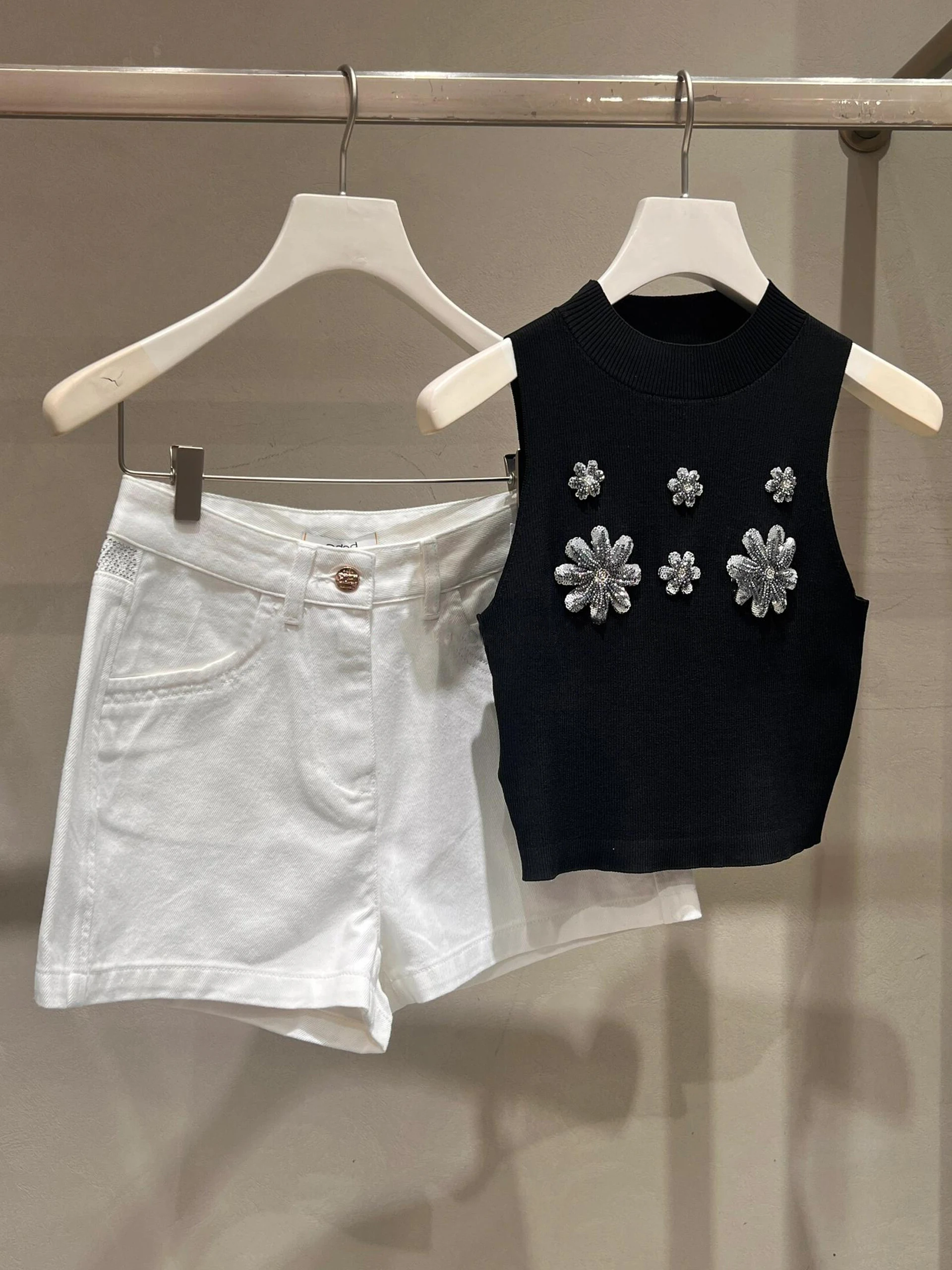 Chalecos tejidos a la moda para mujer, novedad de verano 2021, camisetas sin mangas con temperamento único, camisetas sin mangas femeninas de gama alta con lentejuelas y flores
