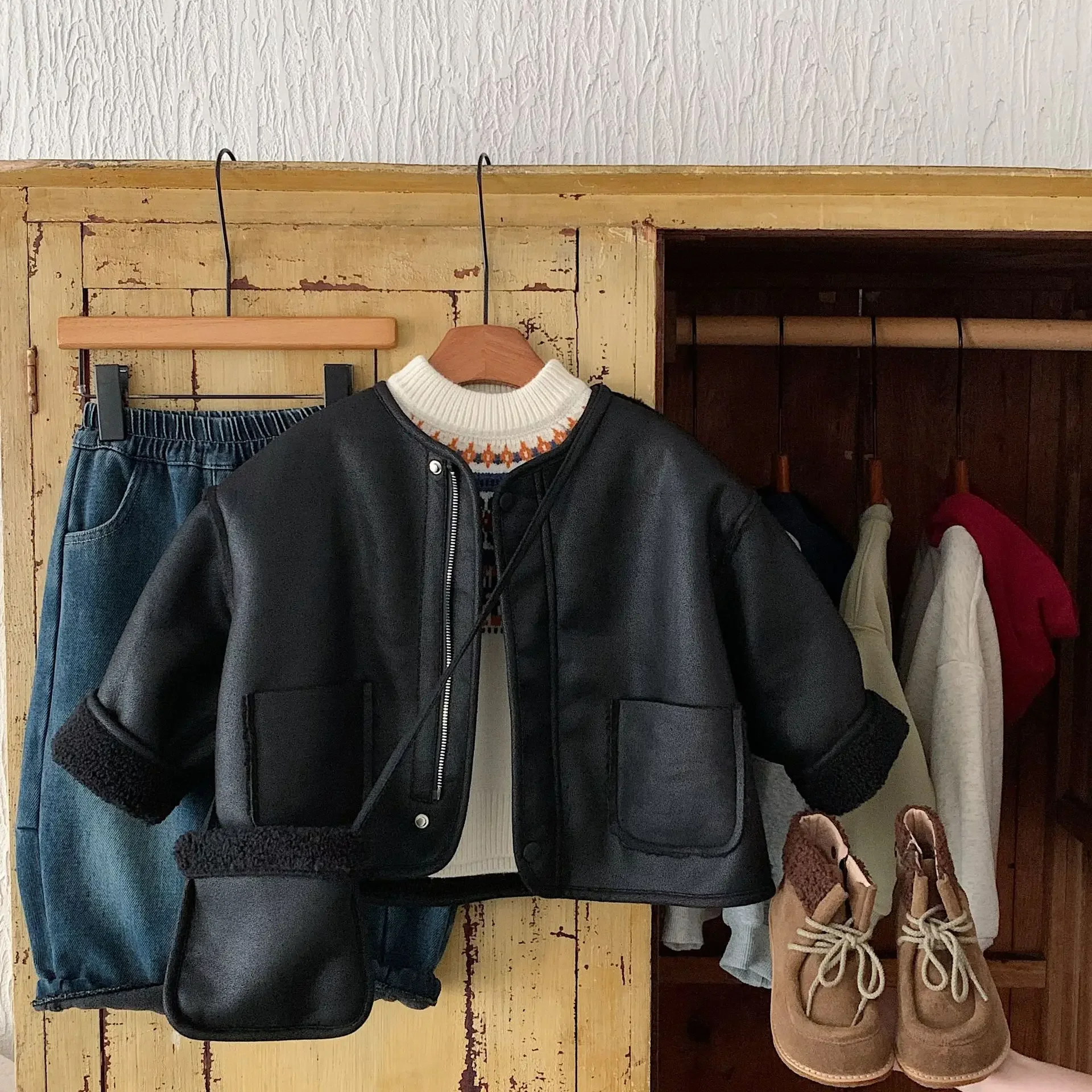 

2025 Kids Girls Boys Faux Leather Jacket 2-7Y Children Fleece Lined Zipper Button Pocket Coat Autumn Winter Warm Outerwear Top