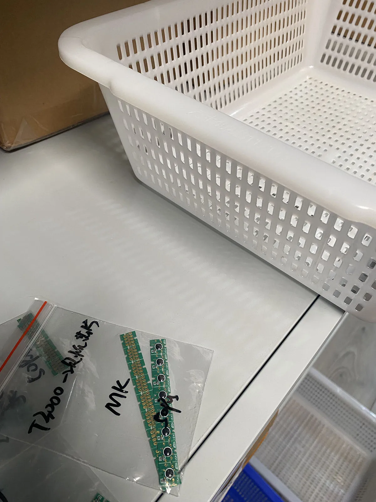 

T6941-T6945 Cartridge Chip For Epson SureColor T3000 T5000 T7000 T3070 T5070 T7070 T3200 T5200 T7200 T3270 T5270 T7270 Printer