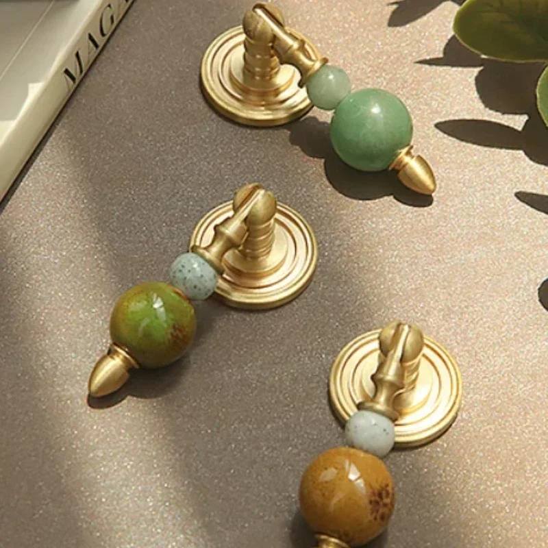 Dekorativer Schrankknopf, Vintage-Möbelgriff aus Messing mit Keramikperle, rustikaler Schubladengriff, Schrank-, Küchen- und Badezimmerbeschläge