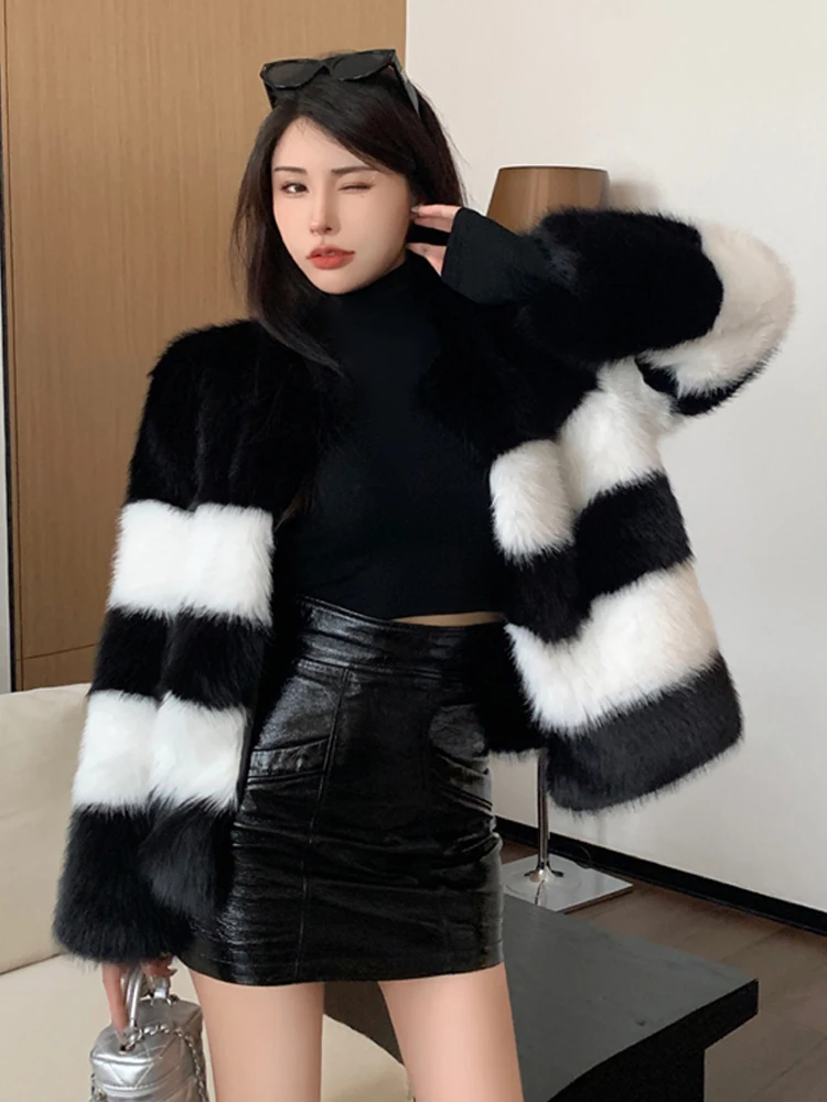 

Women O-Neck Black White Patchwork Faux Fur Coats High Quality Luxury Winter Warm Long Sleeve Age Reduction Cardigan Overwear