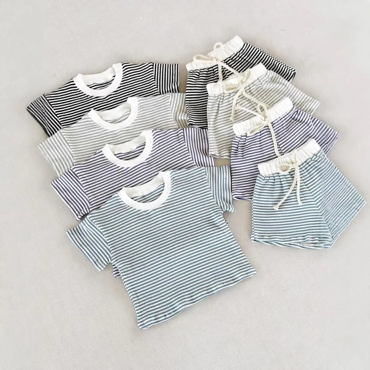 

Новый летний комплект детской одежды 2026: полосатые хлопковые футболки с коротким рукавом и шорты для мальчиков и девочек, 2 предмета, для малышей