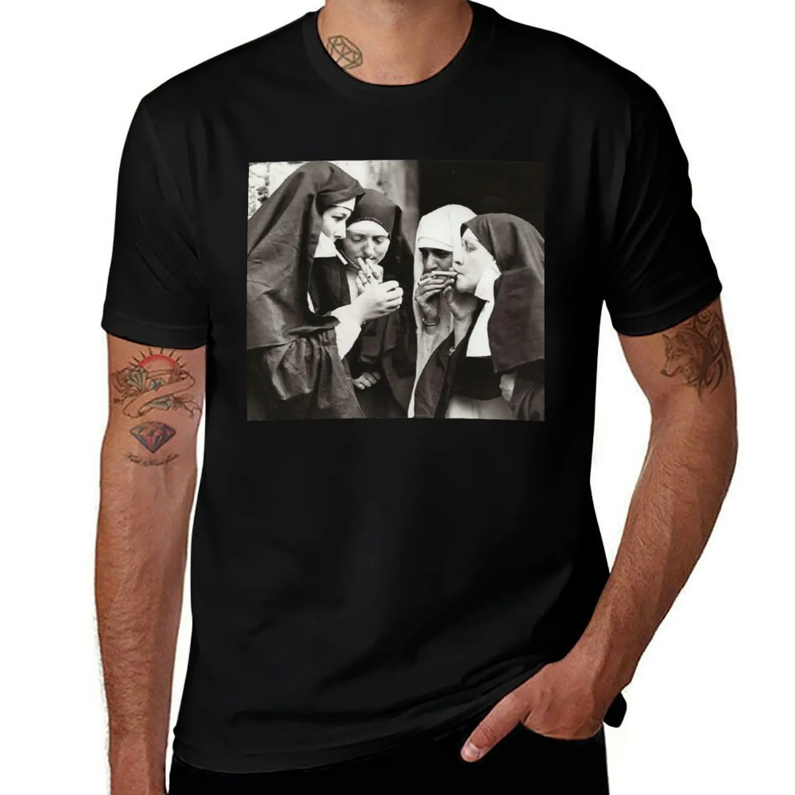 Nuns Smoking Tapestry T-Shirt Large Size Short Sleeve T-Shirt