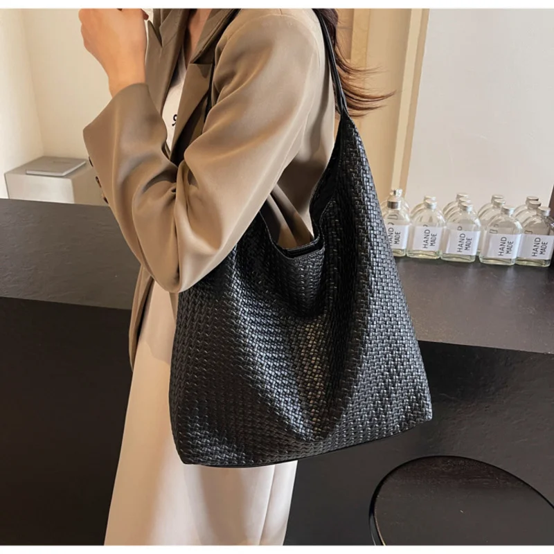 Vintage Personalized Woven Bag for Women 2024 New Trend Niche Tote Bag Casual Large Capacity Armpit Bag Commuting Versatile Bag