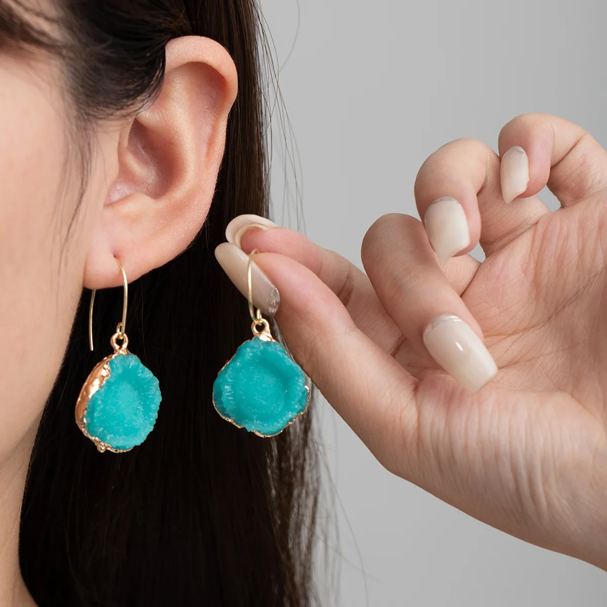 Unregelmäßige Geometrische Anhänger-Ohrringe Nischen-High-End-Design Modisch und Vielseitig Neue Perlen-Ohrringe Schmuck-Ohrringe