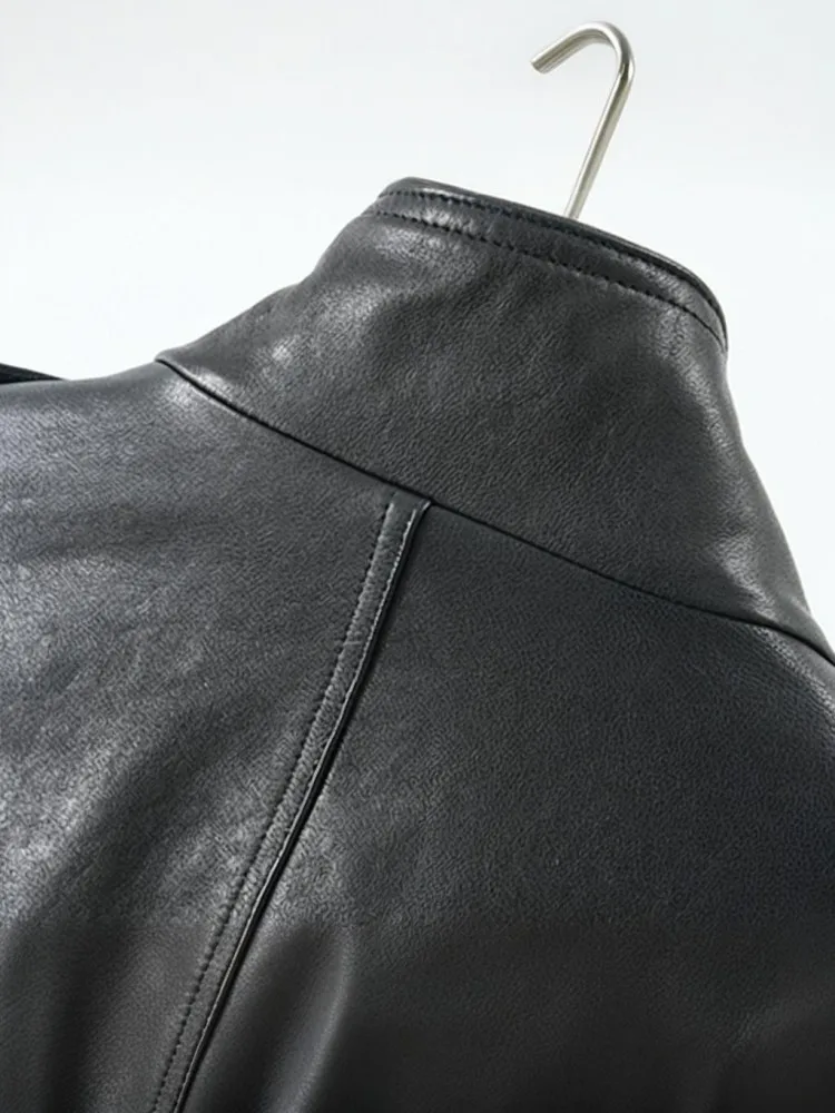 Giacca da donna in vera pelle con bottoni neri stile High Street Tasca alla moda Comodo capispalla corto in pelle di pecora a maniche lunghe