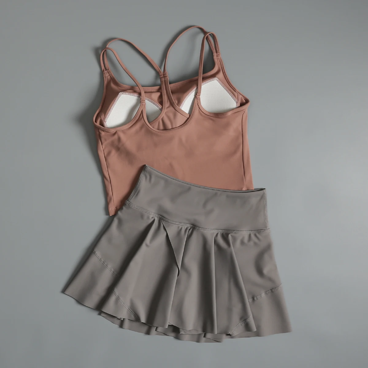 Traje deportivo para correr de alto valor para mujer, traje de ejercicio físico para bádminton, tenis, verano, nuevo conjunto de dos piezas para yoga 2025
