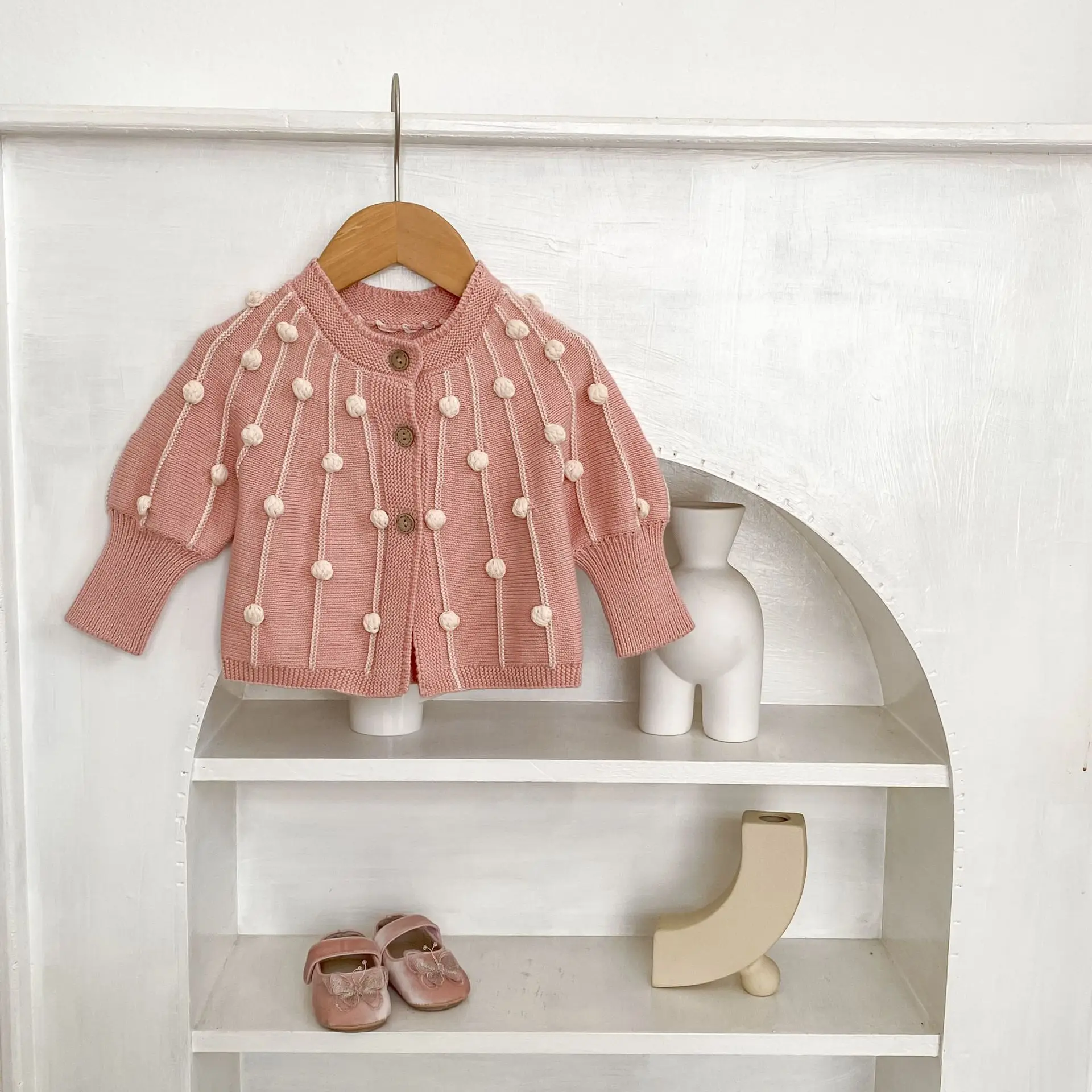 

Autumn new 0-3 year old baby clothing, exquisite pink palace style long sleeved cardigan for baby girls