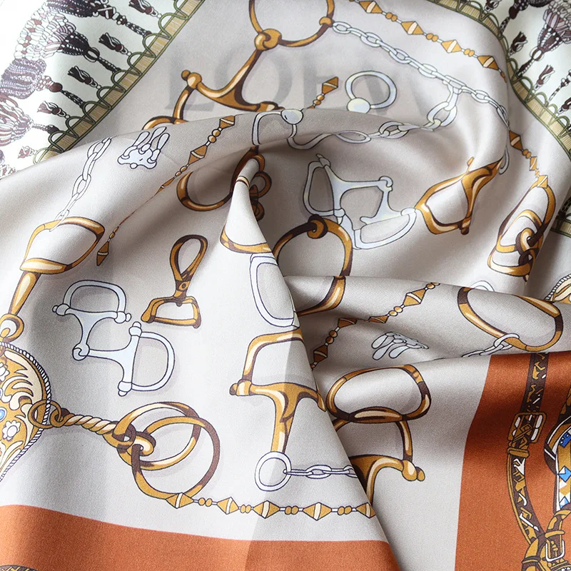 Luksusowe Jedwabne Apaszki Małe Bandany Szale Letnie Apaszki Damskie Foulard Femme Prezent dla Zakochanych Matki Dekoracja Odzieżowa