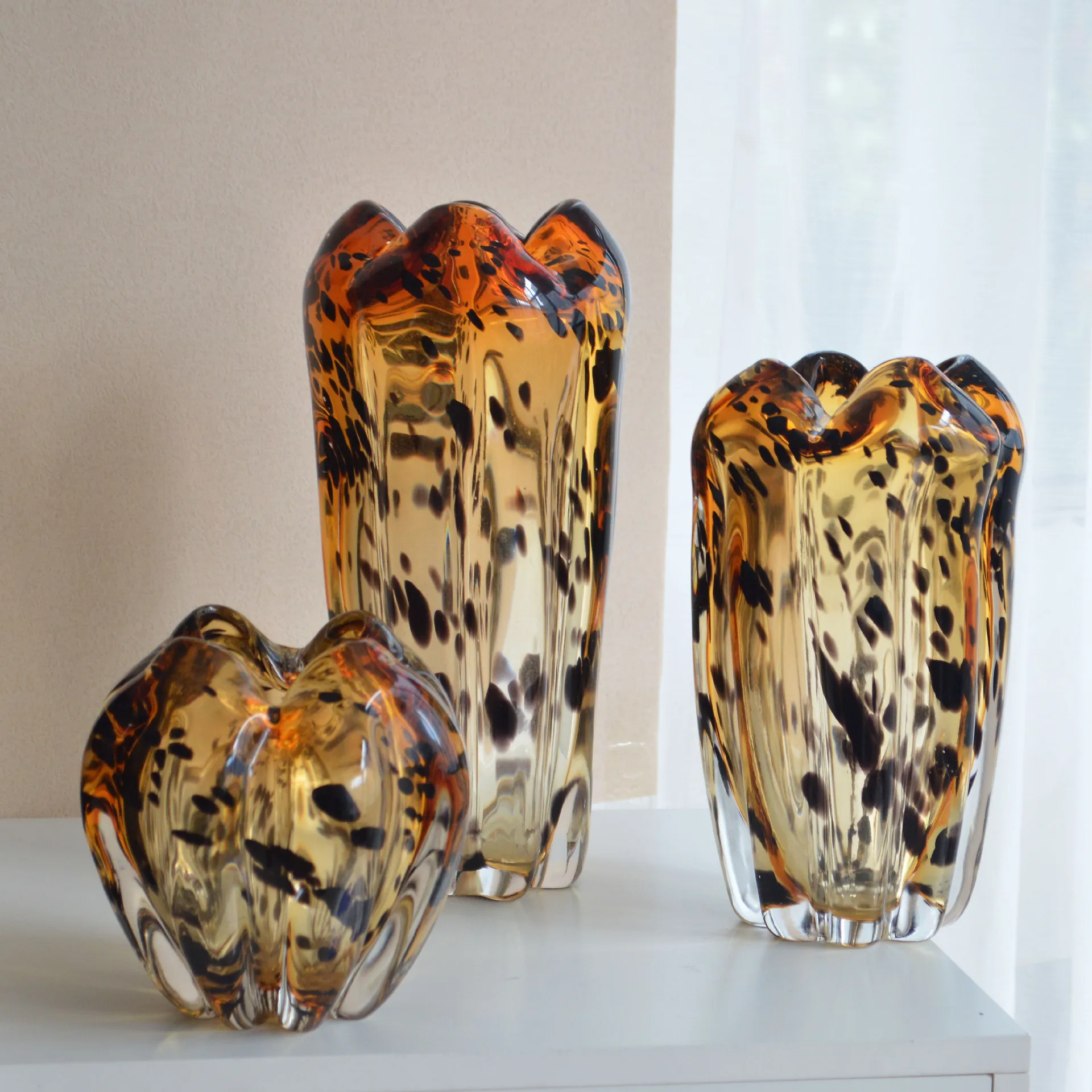 Light luxury high-end glass vase brown leopard print transparent water raising hanging bell flower arrangement ornament