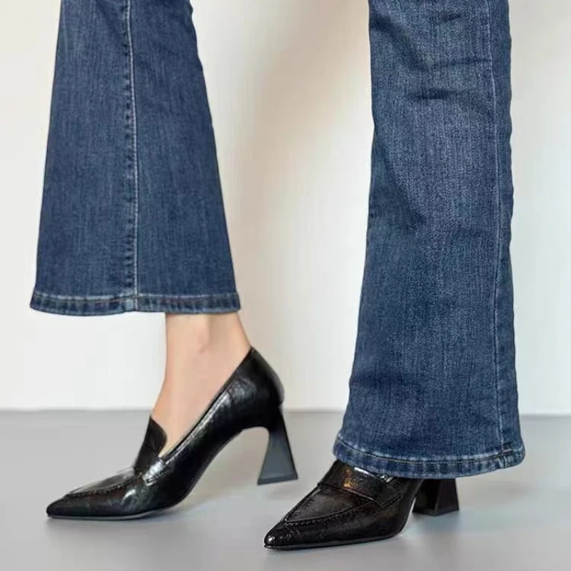 Flat-bottomed Thick-soled Pointed-toe Low-heeled Stylish Multi-purpose Slip-on Shoes with Good Grip and Breathability for Women