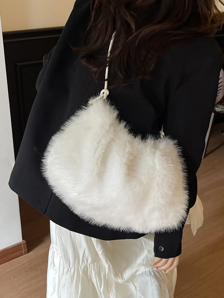 

Original Fashionable Plush Handbag Sweet High Value Crossbody Bag Versatile Youthful Style Zipper Closure Women's Bag