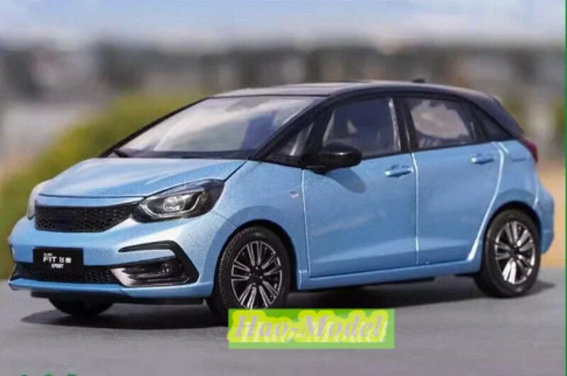 

1:18 для Honda CROSSAIR FIT 2021, модель автомобиля, литые под давлением металлические игрушки, подарки на день рождения для мальчиков, коллекция украшений для хобби, синий/белый