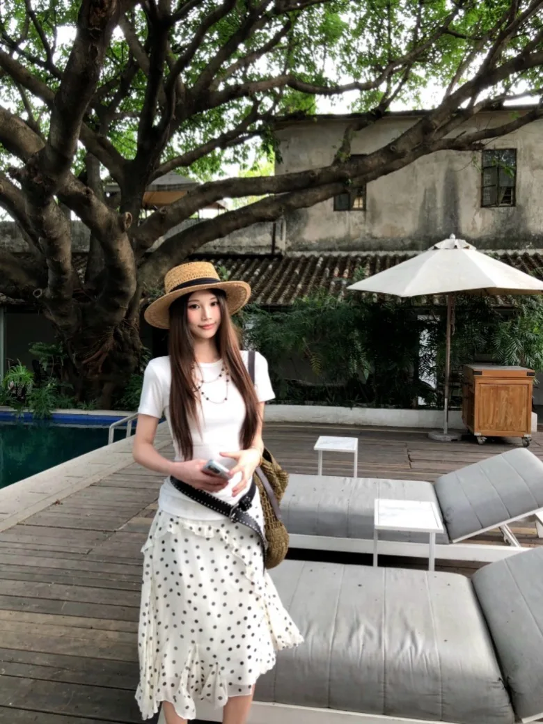 

Elegant Pure Color round Neck Shoulder T-Shirt And A-Line Skirt Two-Piece Set for Women Summer Anti-Aging Lace Trim