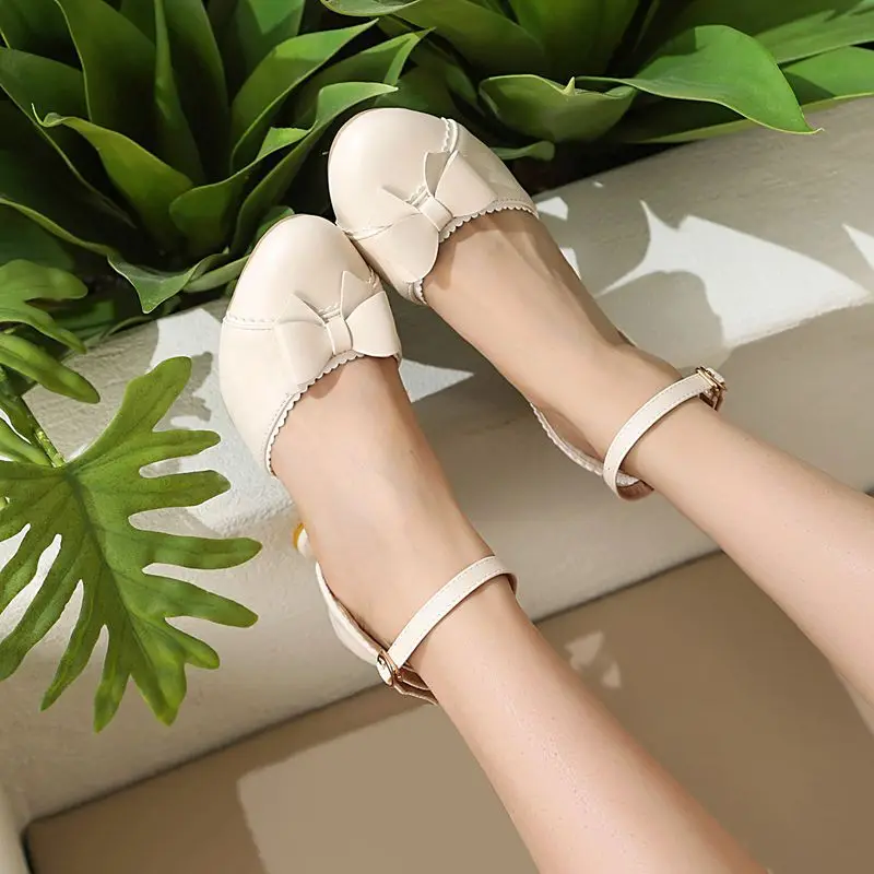 

SIMLOVEYO Милые женские сандалии с круглым носком и пряжкой на ремешке, странные туфли на каблуке 6 см, маленький размер 30, 31, 32, 33, туфли для свиданий с бантом, черный, розовый