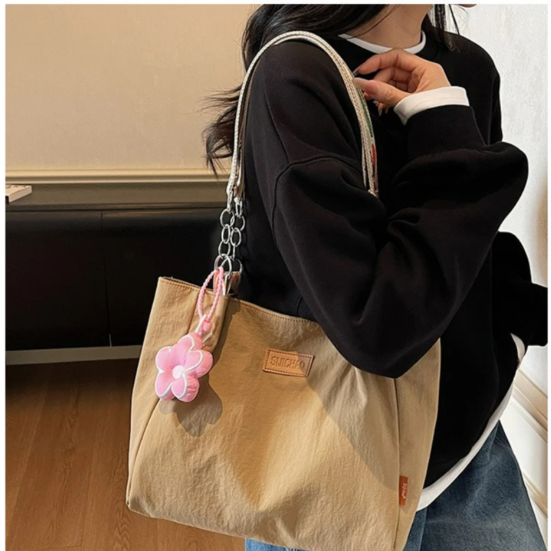 حقيبة كتف نسائية عصرية ذات سعة كبيرة حقيبة قماش عادية للعمل والتنقل أكياس تخزين مريحة ومتعددة الاستخدامات #4