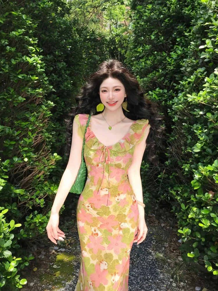 

Slim Fit Floral Skirt V Neck Waist Cinch Summer Vacation Long Dress for plus Size Women Elegant French Style City Walk Dress