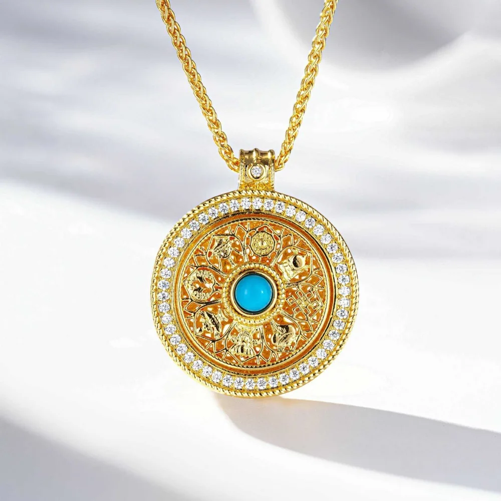 Rotating compass necklace with yellow gold and green turquoise. A movable pendant. AU9999 necklace with classic patterns.