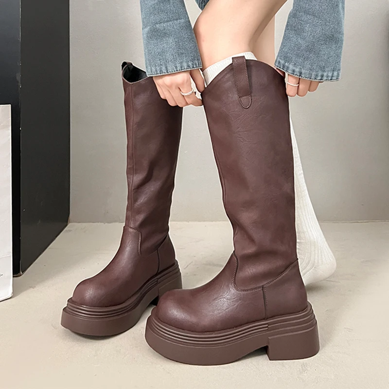 

Высокие сапоги для женщин на плоской подошве, модная обувь на платформе, роскошные модельные сапоги до колена, зима Botas 2025, новый тренд, дизайнерские уютные женские сапоги