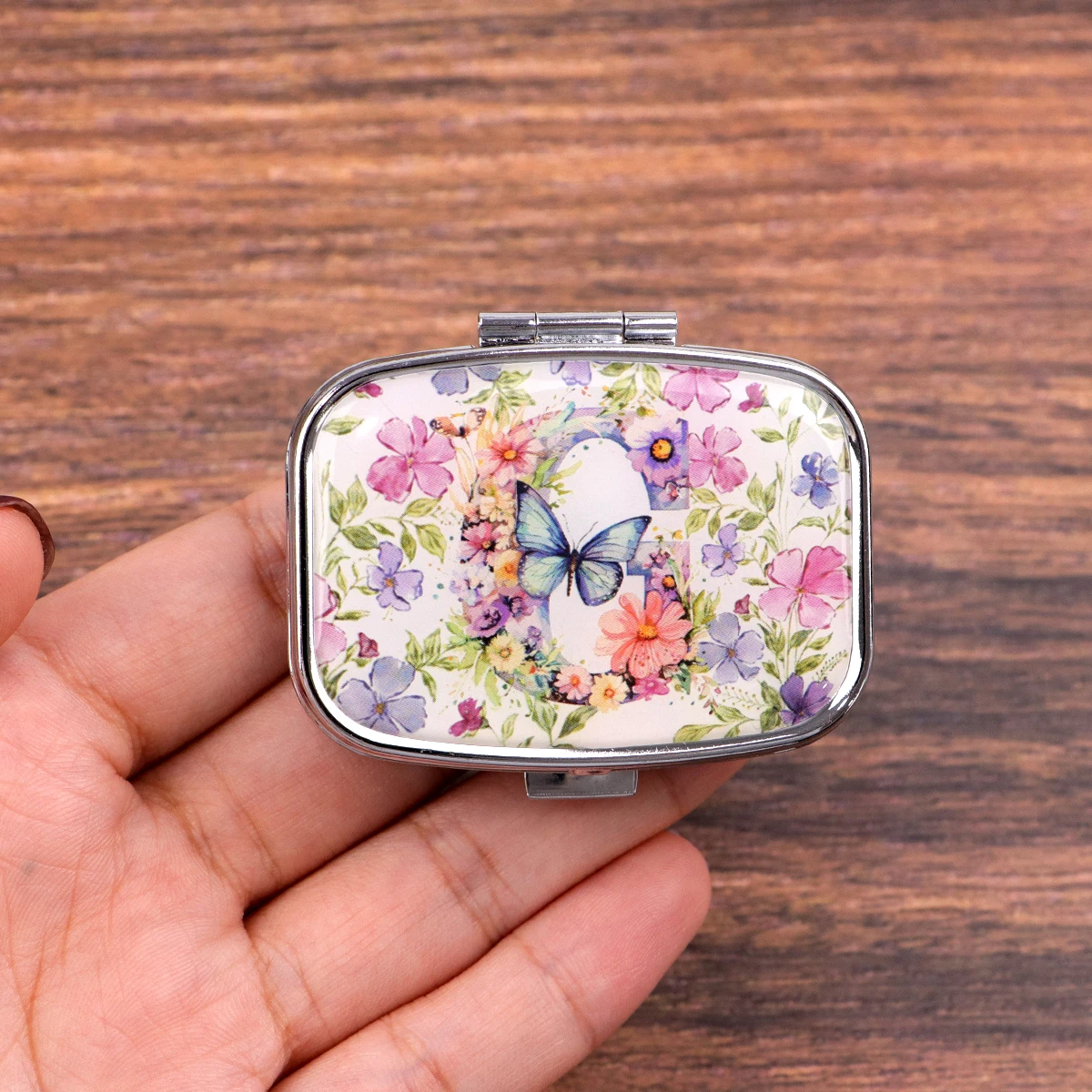 Beautiful A-O Letters Metal Medicine Box with 2 Compartments Portable Travel Sealed Small Pill Organizer Container Storage