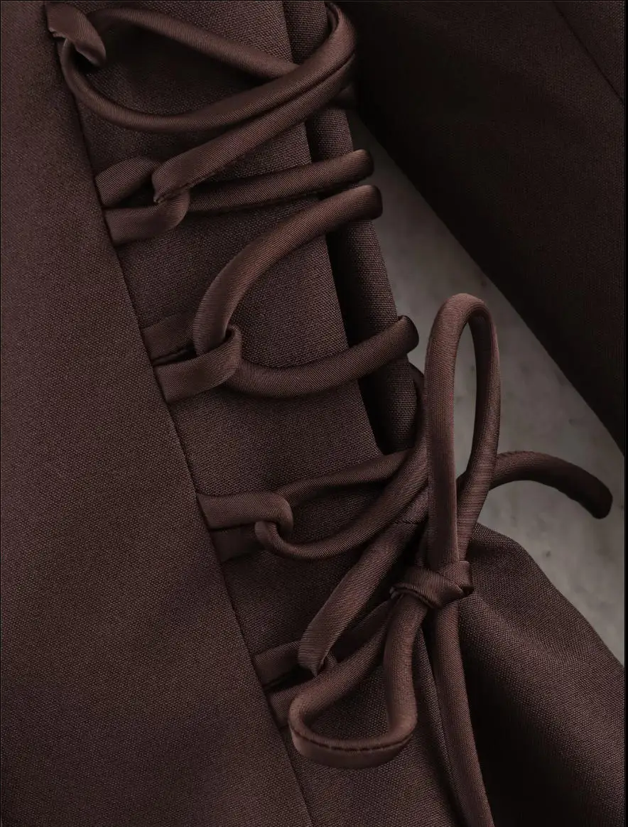 Damska marynarka w kolorze kawowego brązu, model 2026, elegancka, zapinana na sznurowadła z boku, dwurzędowa, szykowna marynarka biurowa, modna odzież wierzchnia.