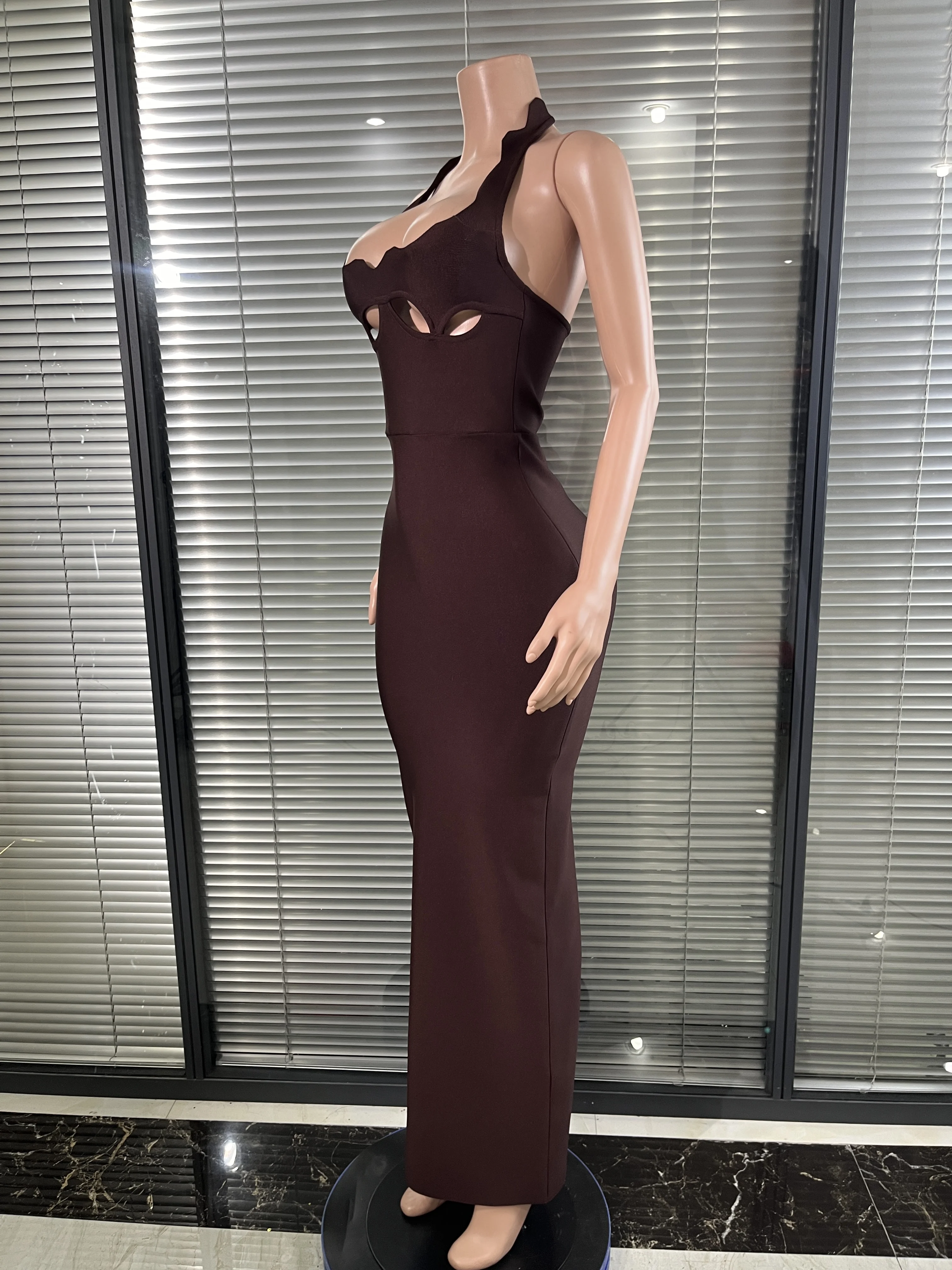 Abito lungo con fasciatura opulenta Donne ricce Scollo all'americana Busto a forma di cuore Tagliato Backless Split Maxi abito da sera Celebrity