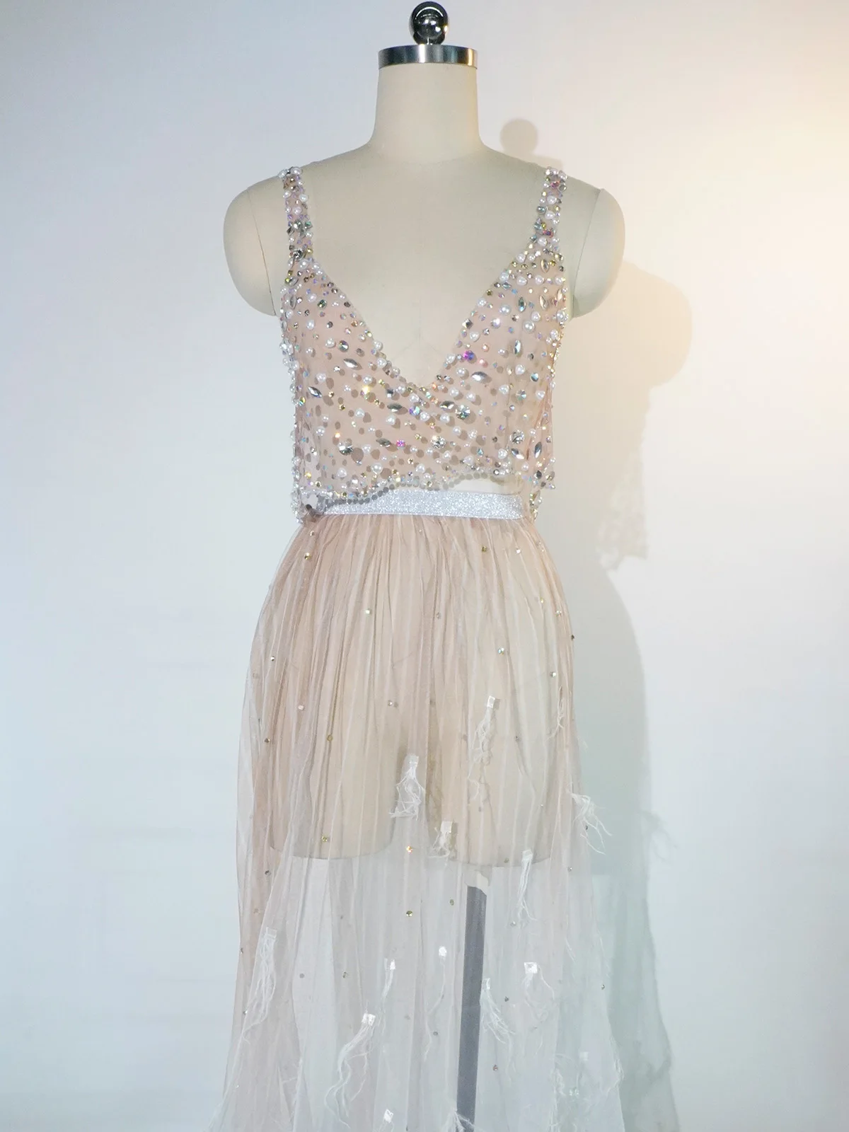 

Elegant Sexy V-neck Sleeveless Beaded Crop Top with Tulle Skirt Dress gogo Dance Costume Show Girl Costume Drag Queen Costume