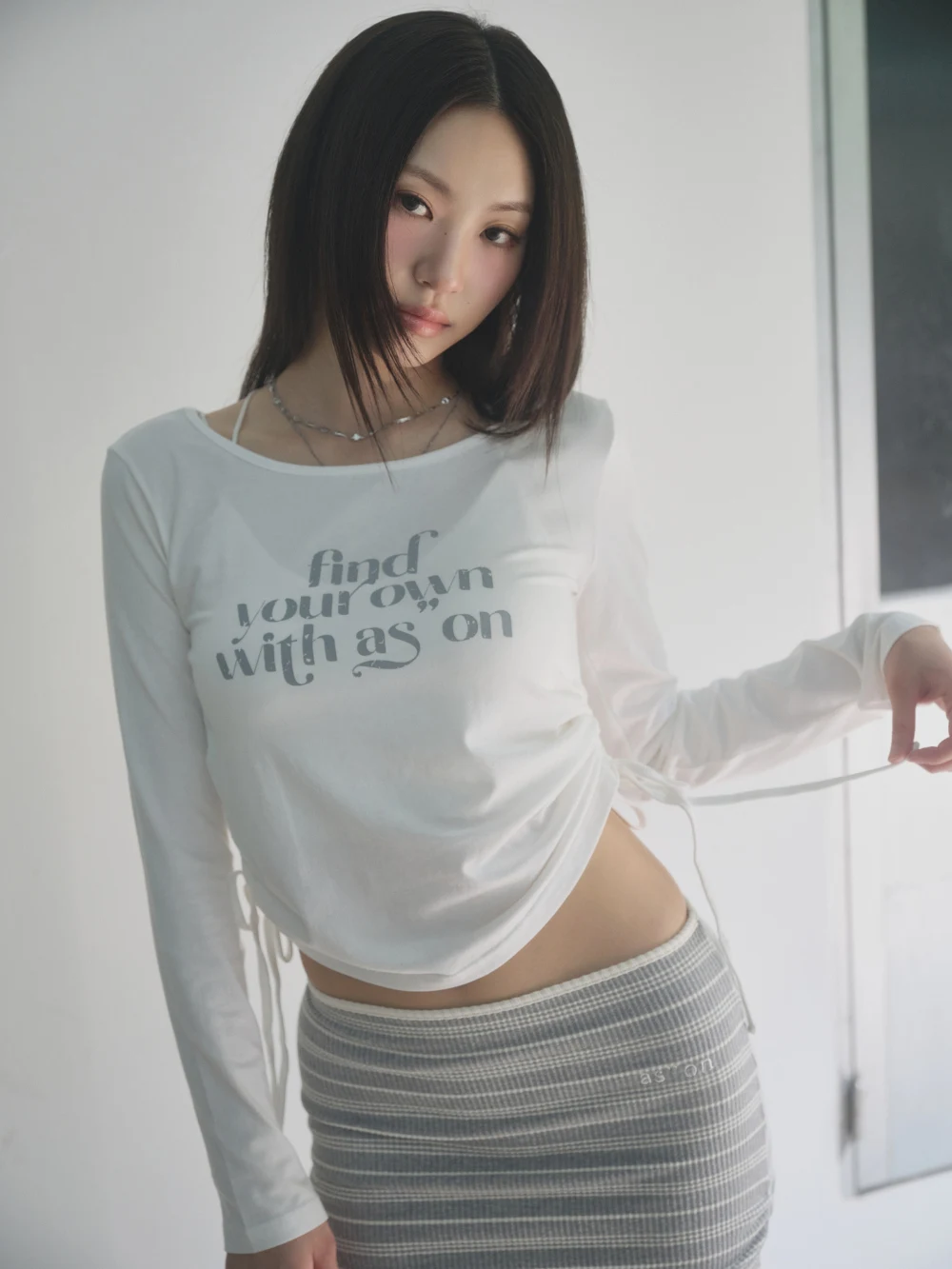 

Trendy Korean Sle Long Sve Dstring Top Letter Print Slim Fit Inner And Outer Wearable Belly Baring Hot Girl