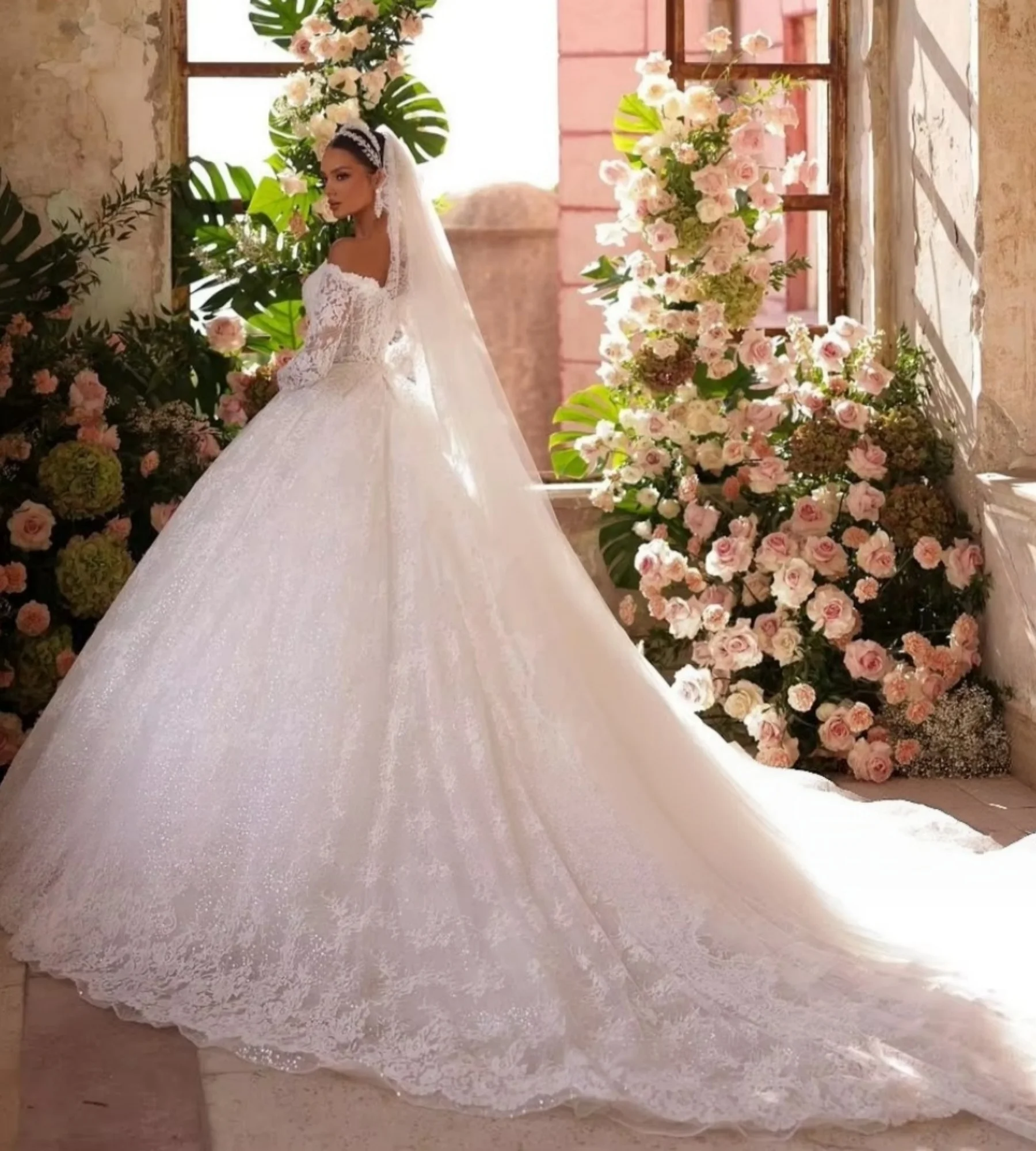Customized Elegant Lace A-Line Wedding Dresses Shiny Appliques Full Sleeves Illusion Neck Bridal Gowns Vestido De Novia