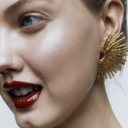 Retro style fan earrings ZAA heavy metal texture pleated street shoot hipster earrings girl