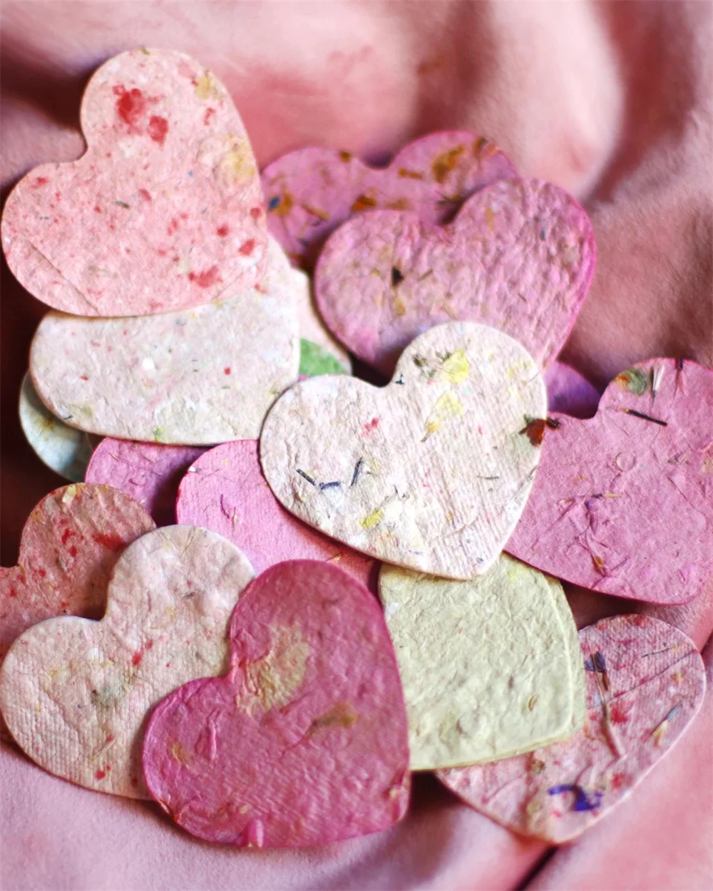 Plantable hearts with seeds & petals - 10 seed paper hearts - die cut favors - Let love grow - Plantable Wedding decorations