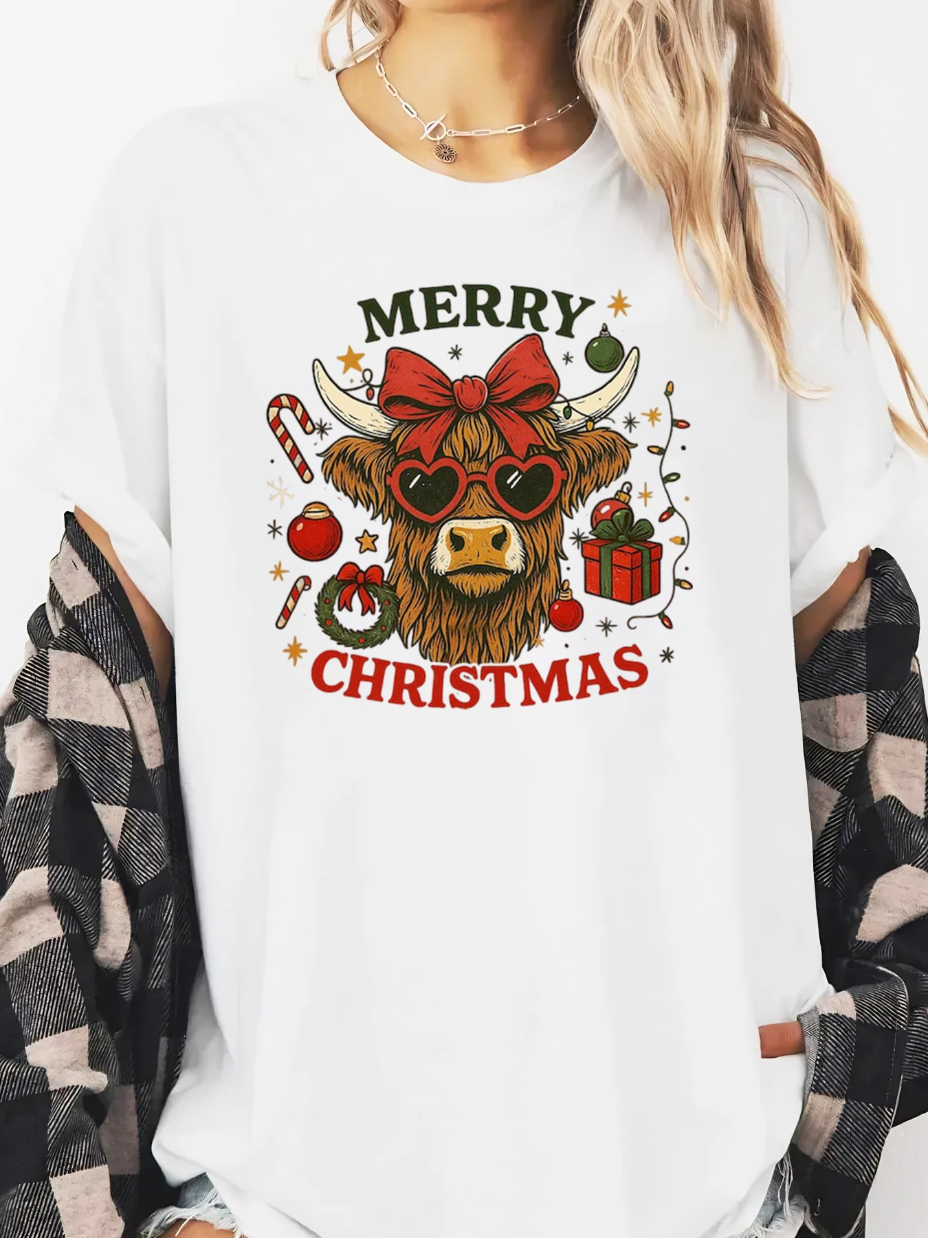 Joyeux noël taureau avec nœud rouge et lunettes de soleil imprimé vacances T-shirt femmes tenue décontracté blanc grande taille
