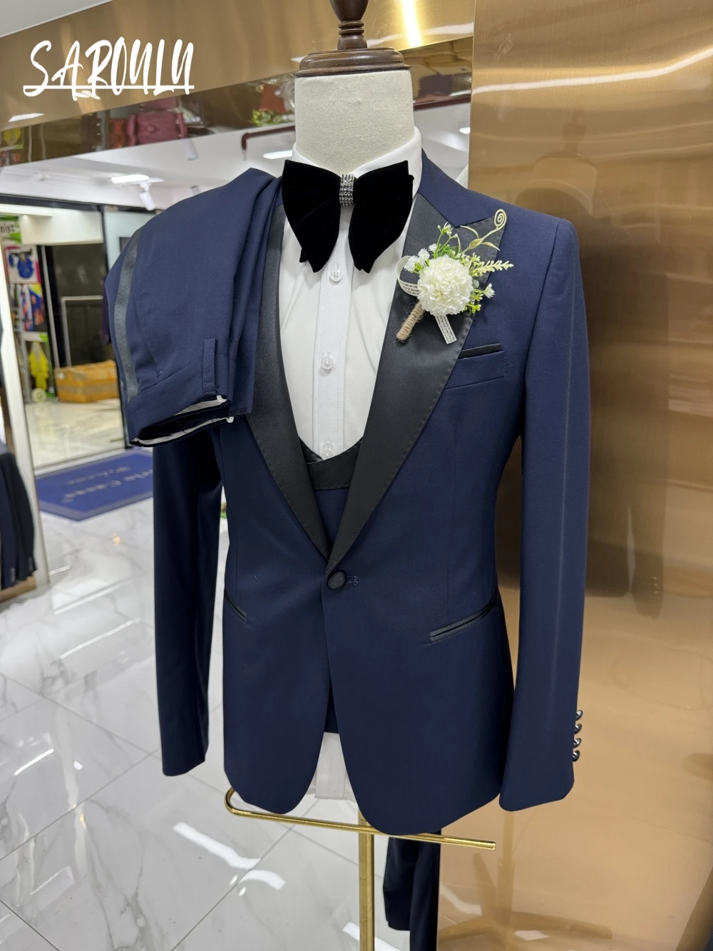 

Captivating Peak Lapel Man Suit 3-pieces Jacket Vest Pants Elegant Groom Wear Decent Hot Sale Customized Set Wedding Host