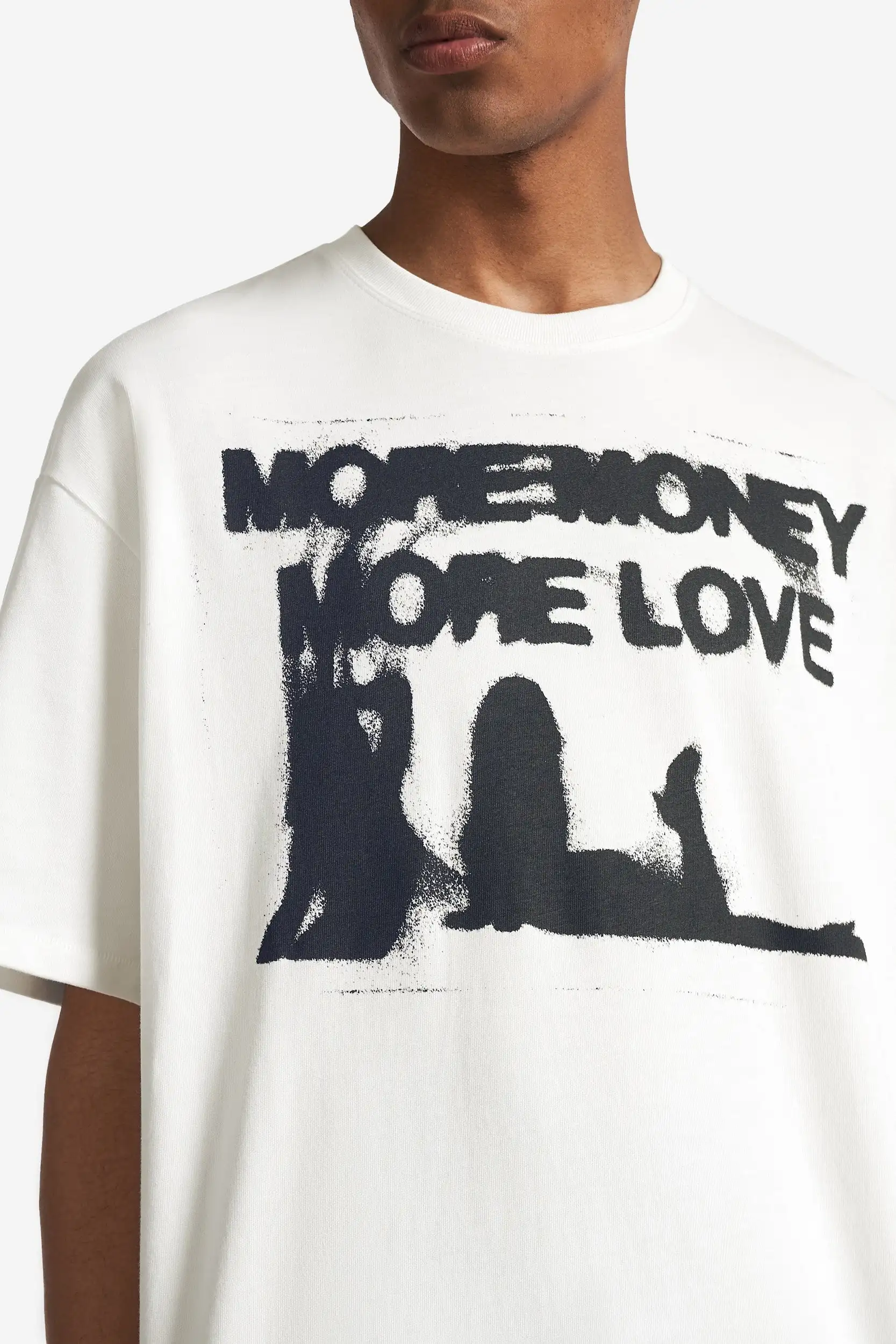 Che cos'è More Amore e perché è diventato un must-have per gli uomini di moda?