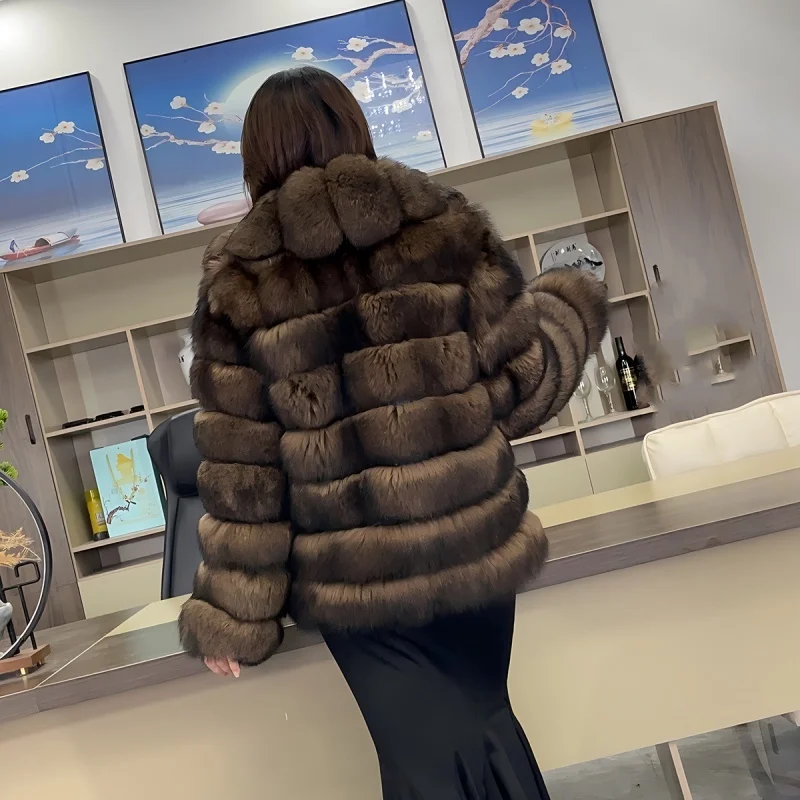 Рисунок 5 - Новая модная женская шуба из натурального лисьего меха