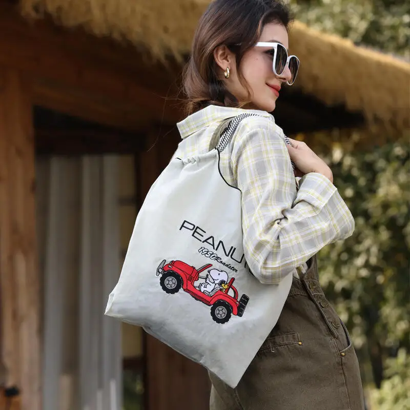Snoopy Co-Branded Embroidered Nylon Tote Large Capacity Women Shoulder Crossbody Handbag Summer Commute Shopping Bag Wholesale