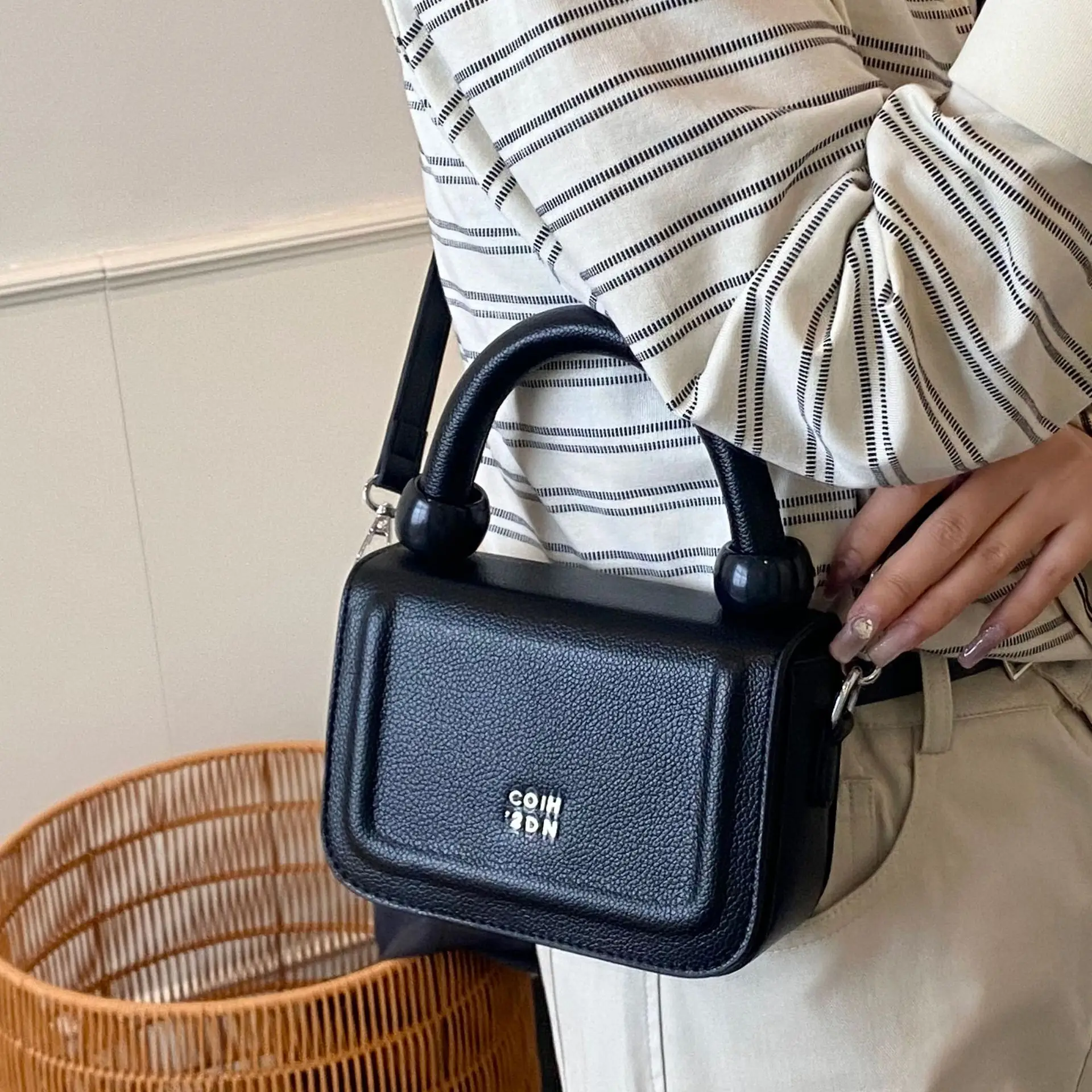 

2025 Korean Style Square Bag Summer New Designer Crossbody Purse Elegant Small Shoulder Bag for Women Minimalist Handbag