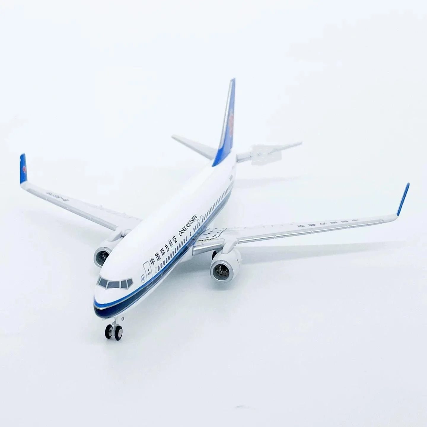 China Southern Airways B737-800 Metal Passenger Aircraft Jet Model Diecast Airplane With Wheels For Adults Fun Aviation Souvenir