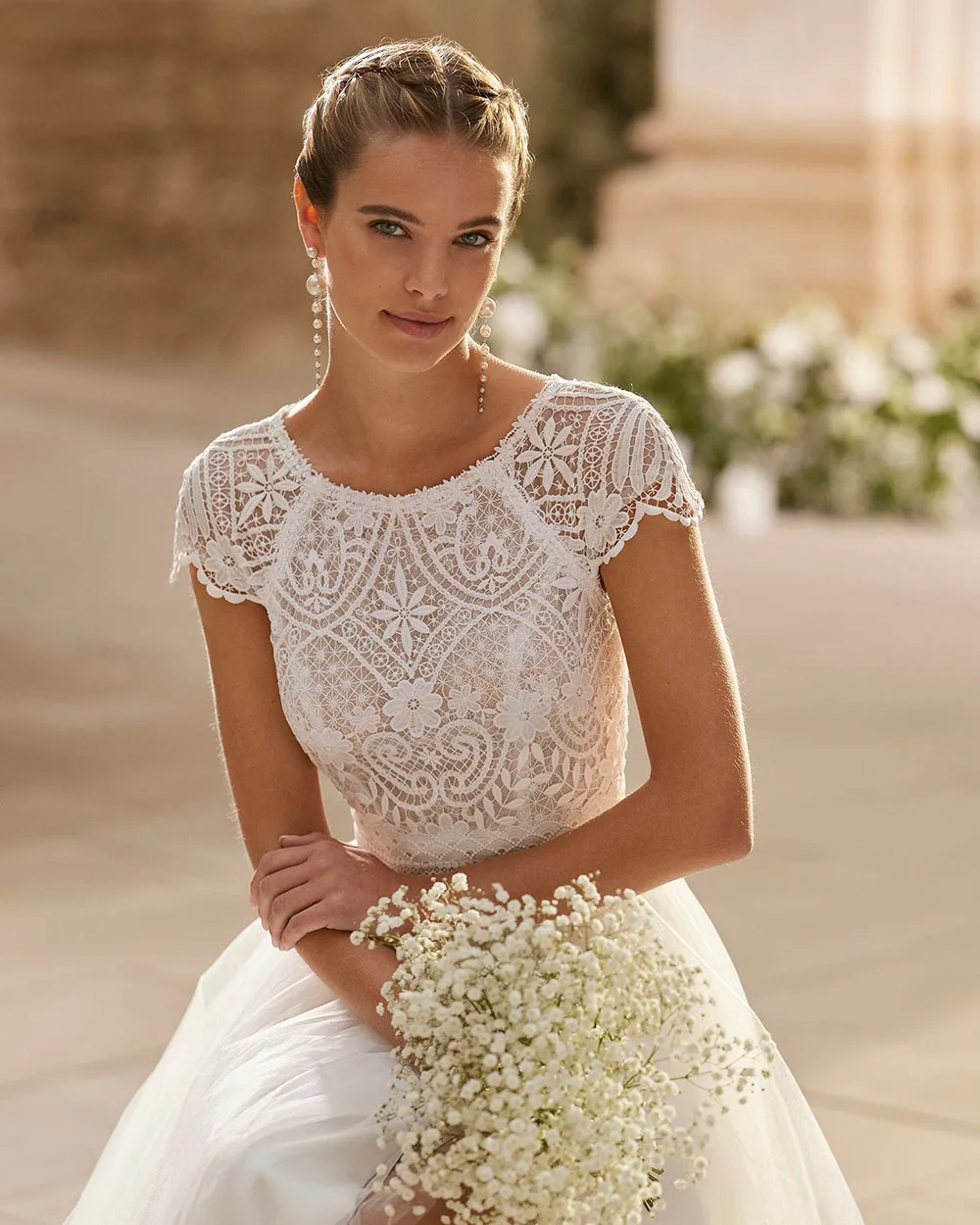 Personnalisé classique nouvelles robes de mariée 2025 dentelle robes de mariée cuisse fente robes de mariée col rond robes de mariée manches courtes